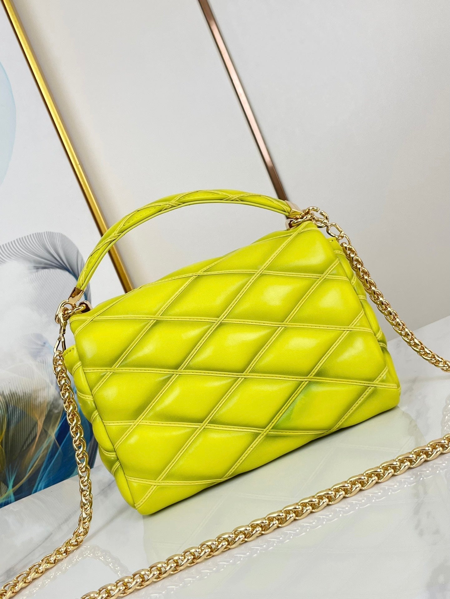 GO-14 MM 23 PO CUIR D'AGNEAU MATELASSÉ JAUNE CITRON QUINCAILLERIE DORÉ