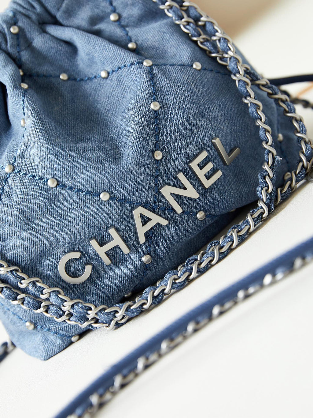CC 22 MINI SAC À DOS WASTED BLUE DENIM QUINCAILLERIE ARGENTÉE