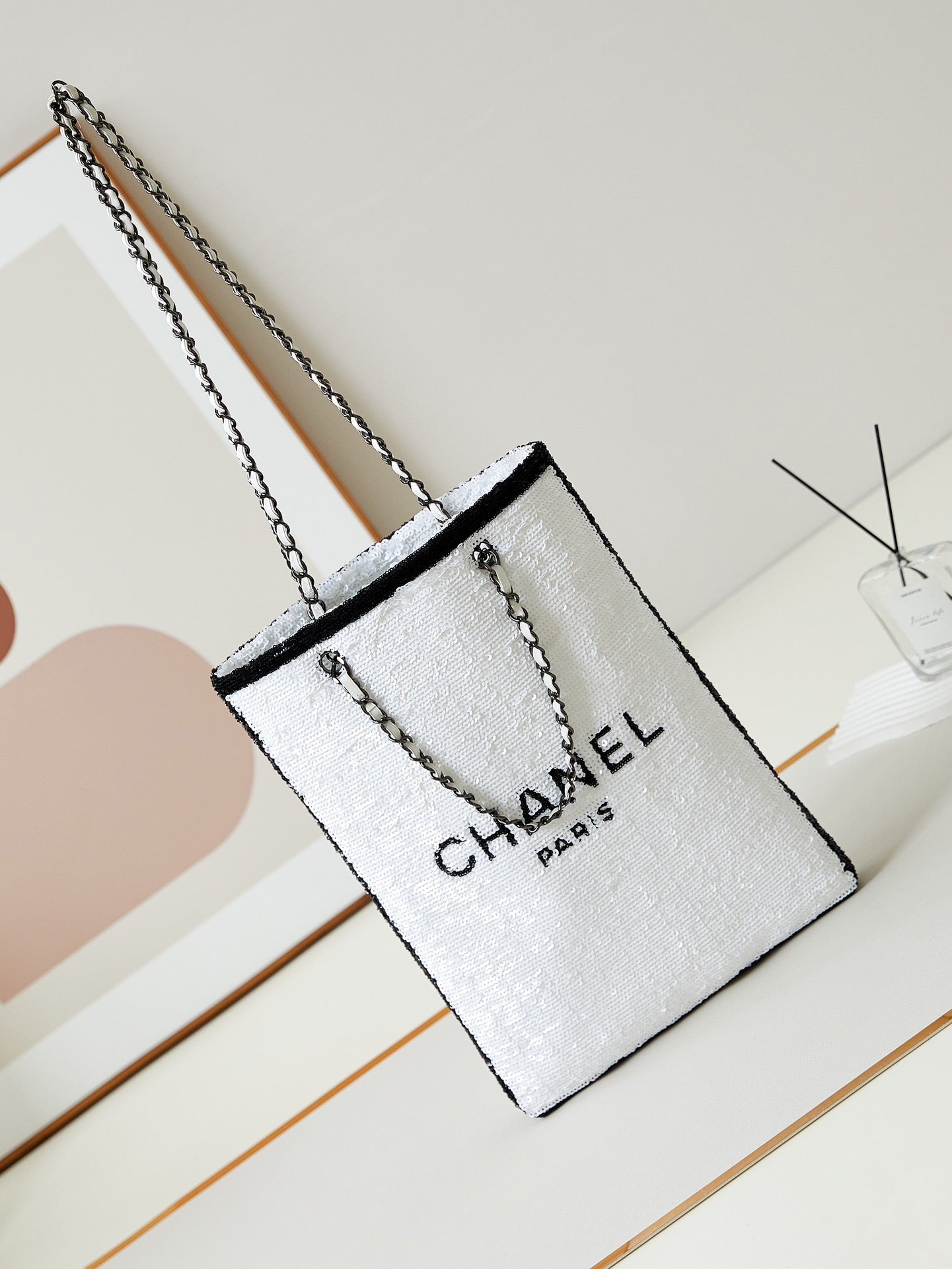 CC 24S31 SAC CABAS BLANC PAILLETTES NOIRES QUINCAILLERIE NOIRE