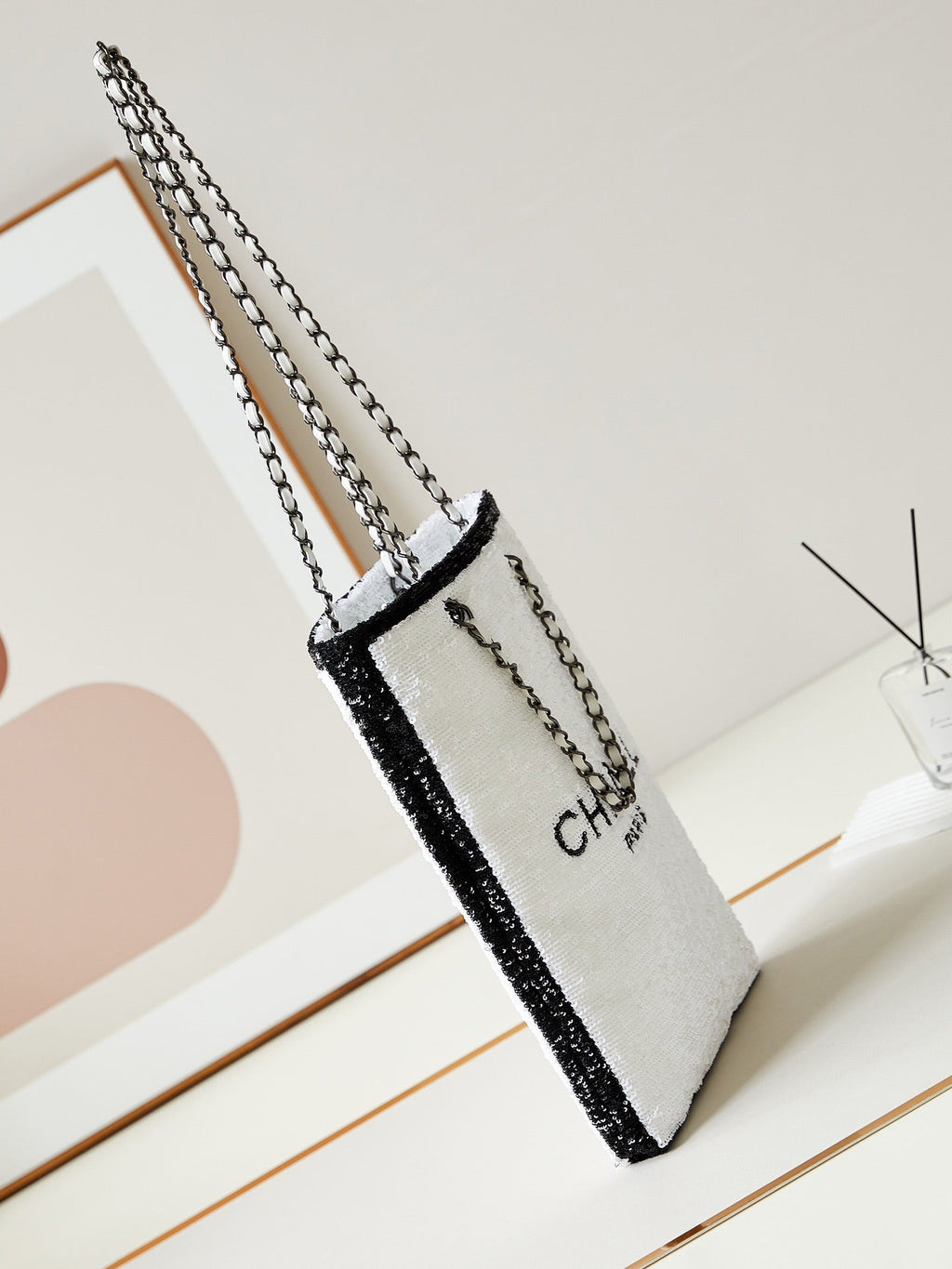 CC 24S31 SHOPPING BAG WHITE BLACK SEQUINS BLACK HARDWARE
