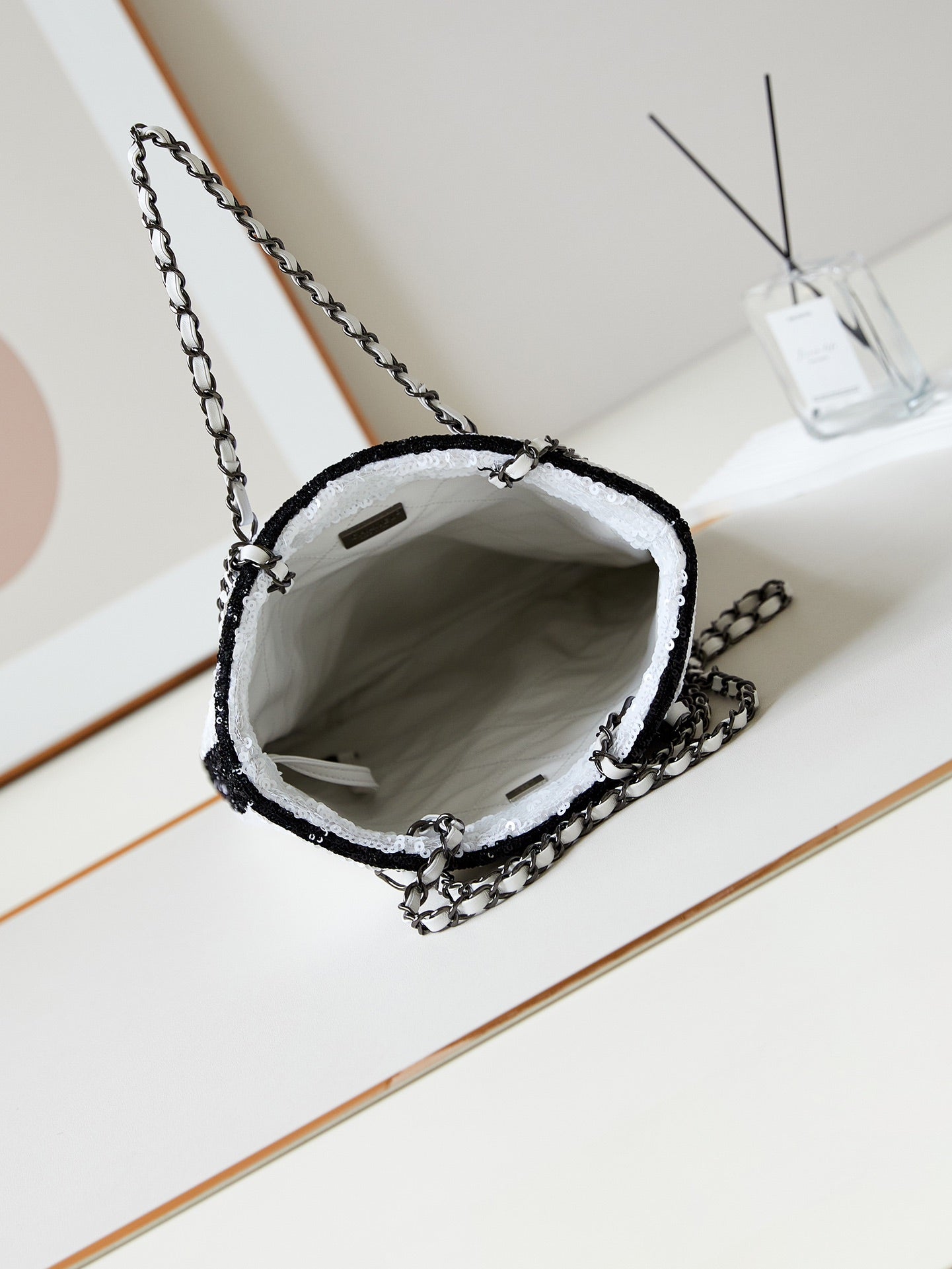 CC 24S31 SHOPPING BAG WHITE BLACK SEQUINS BLACK HARDWARE