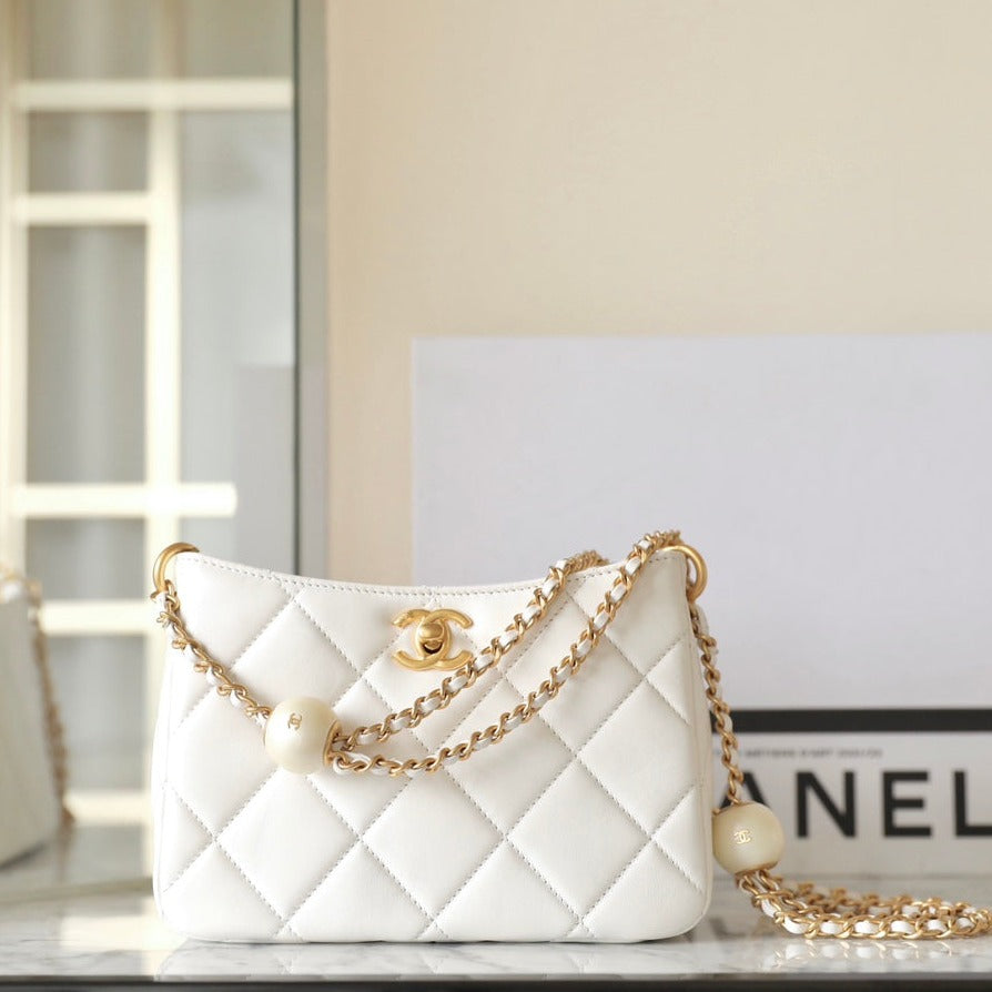 CC 24S HOBO BAG 19CM WHITE LAMBSKIN PEARL BALL