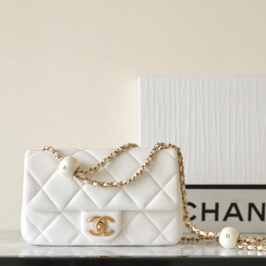 CC 24S MINI FLAP BAG 20CM WHITE LAMBSKIN PEARL BALL