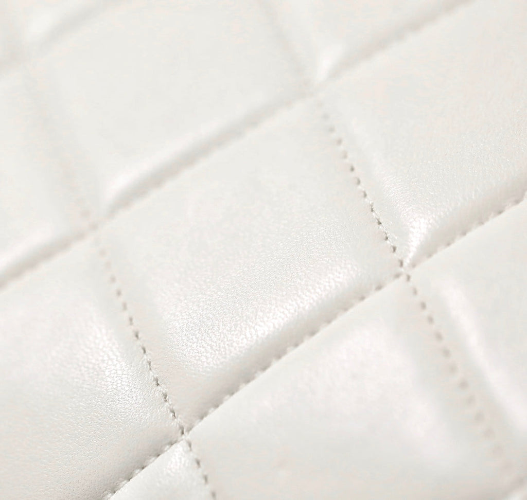 CC 24S MINI SAC À RABAT 20CM CUIR D'AGNEAU BLANC PERLE BALL 