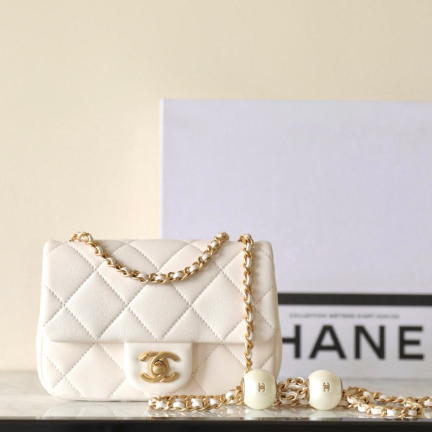 CC 24S MINI FLAP BAG 17CM WHITE LAMBSKIN PEARL BALL