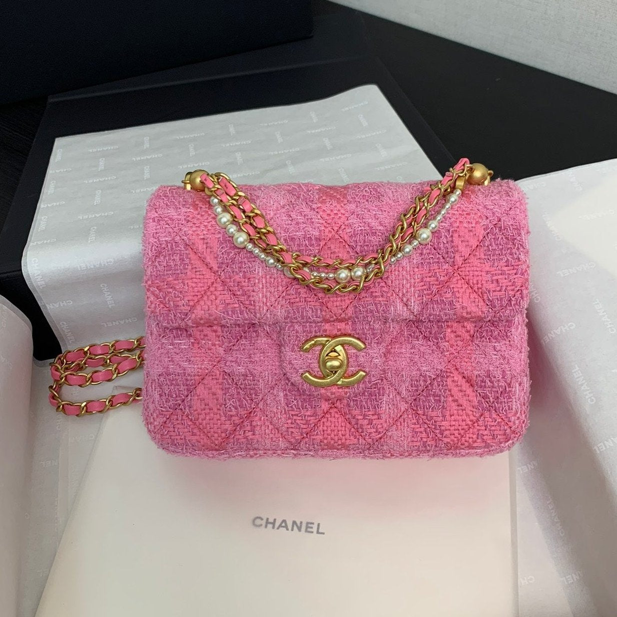 CC 24P MINI FLAP BAG 20CM PINK TWEED PEARL CHAIN GOLD HARDWARE