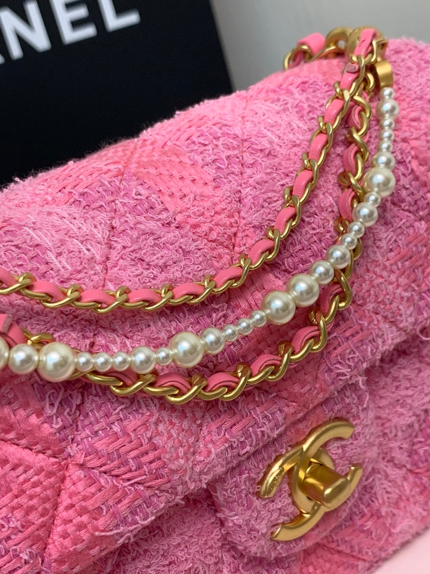 CC 24P MINI FLAP BAG 20CM PINK TWEED PEARL CHAIN GOLD HARDWARE