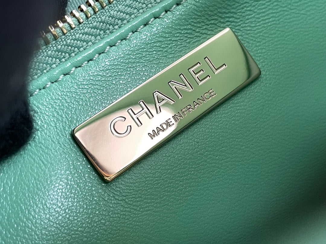 CC 24S31 SAC CABAS 30CM CUIR D'AGNEAU VERT CLAIR QUINCAILLERIE ARGENTÉE