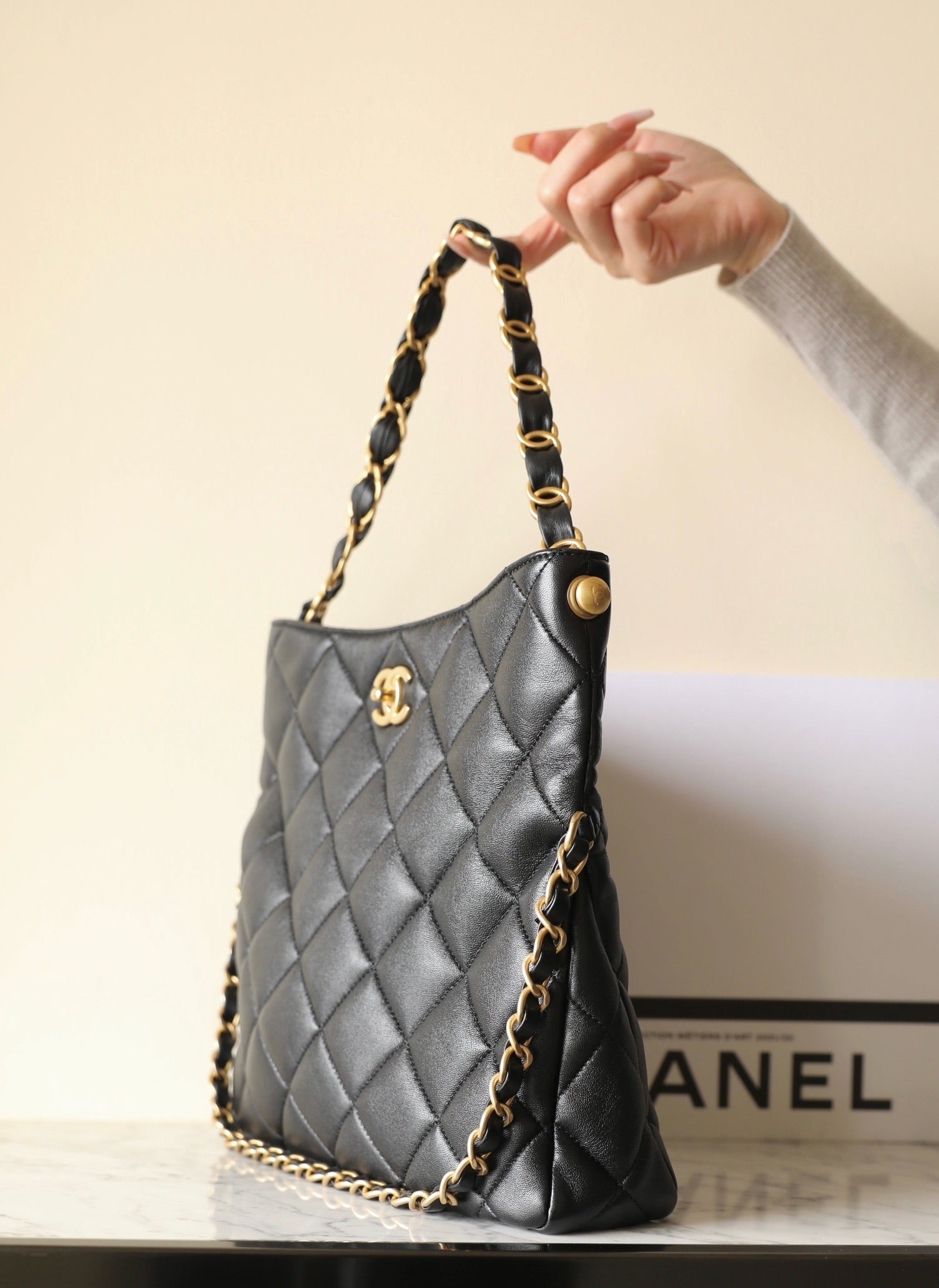 CC 24P HOBO BAG 28CM BLACK LAMBSKIN GOLD HARDWARE