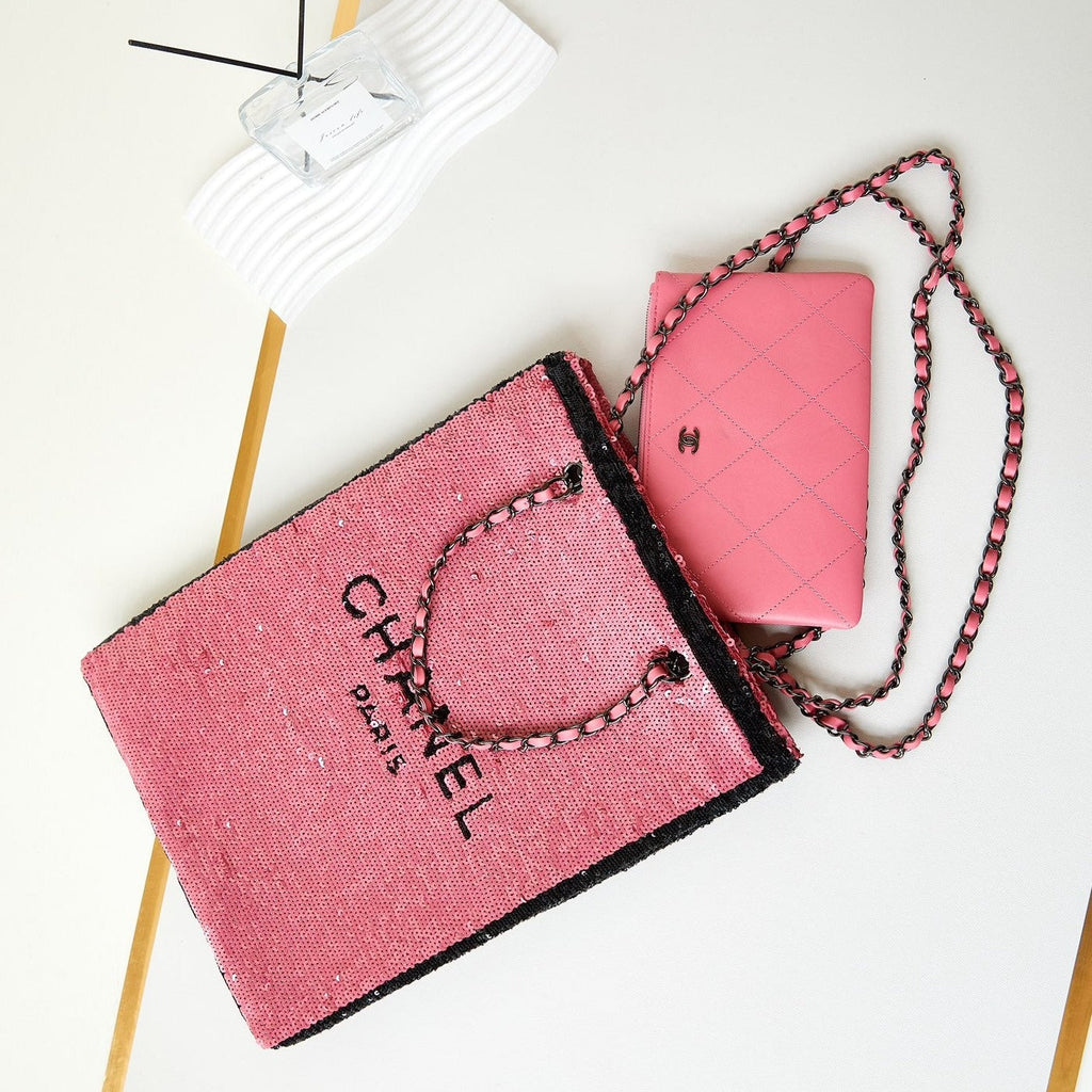 CC 24S31 SHOPPING BAG DARK PINK BLACK SEQUINS BLACK HARDWARE