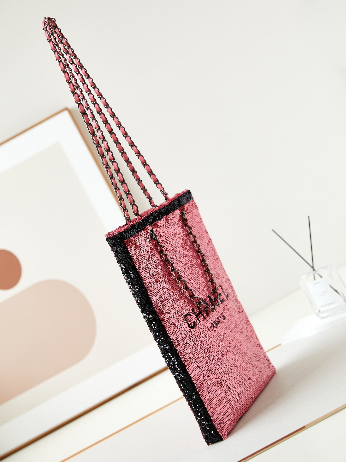CC 24S31 SAC CABAS ROSE FONCÉ PAILLETTES NOIRES QUINCAILLERIE NOIRE