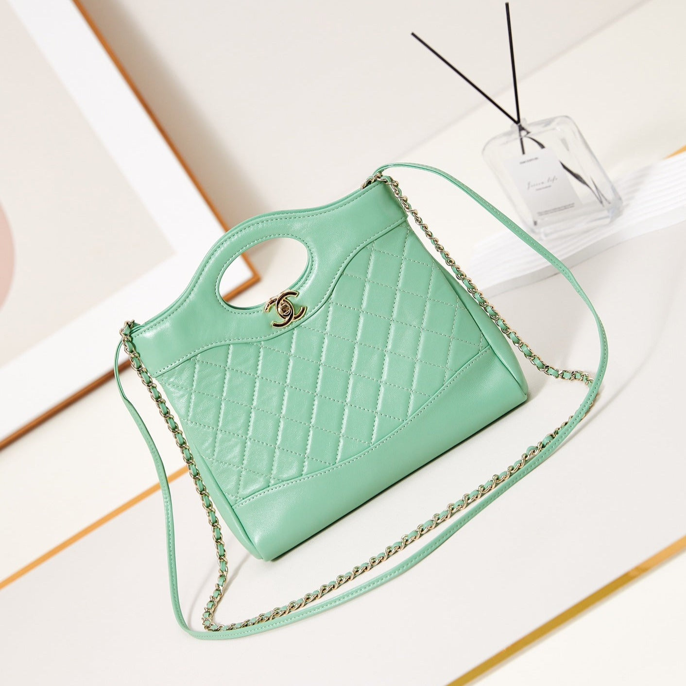 CC 24S31 MINI SAC CABAS 22 CM CUIR D'AGNEAU VERT CLAIR QUINCAILLERIE DORÉ