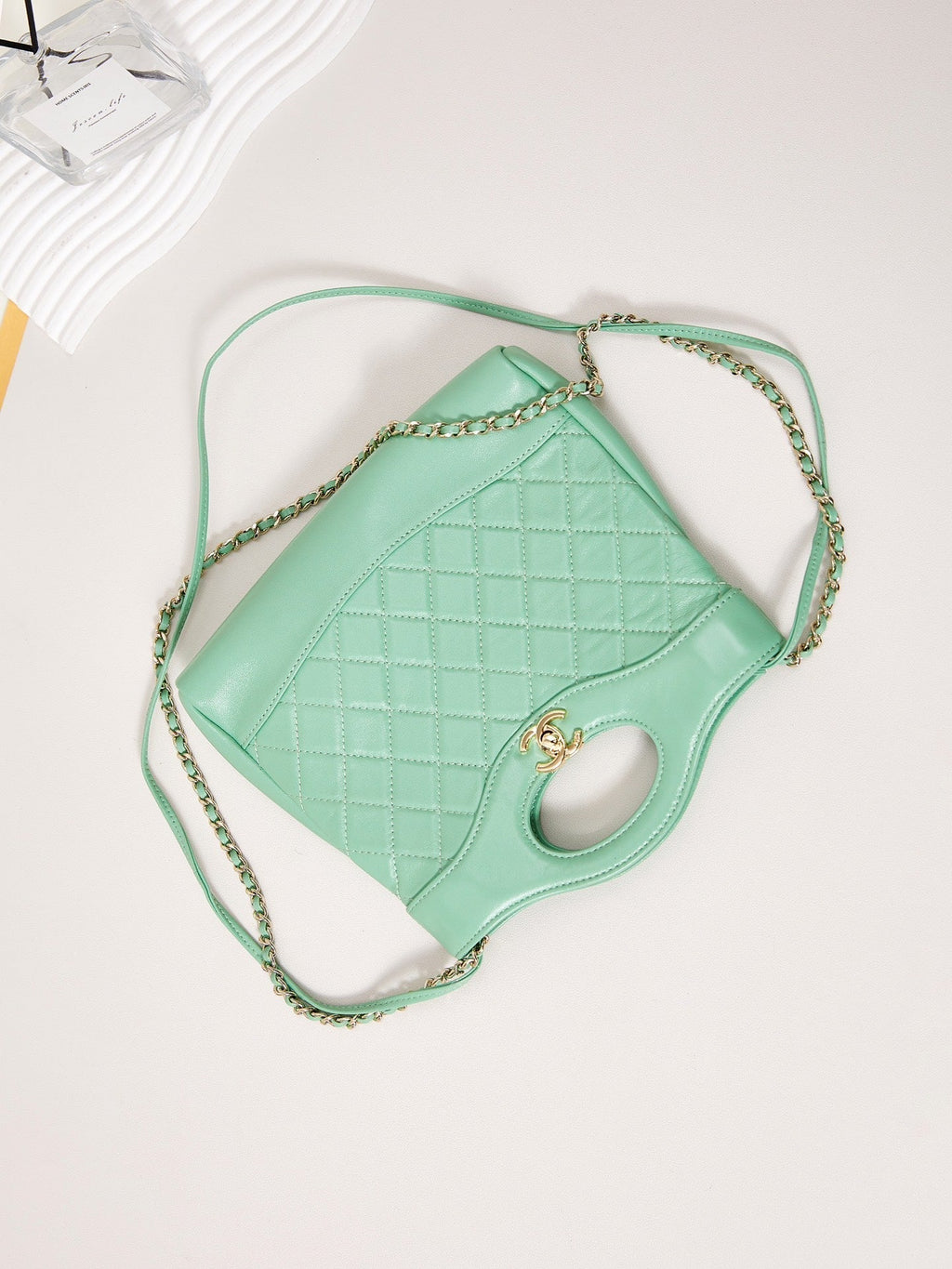 CC 24S31 MINI SAC CABAS 22 CM CUIR D'AGNEAU VERT CLAIR QUINCAILLERIE DORÉ