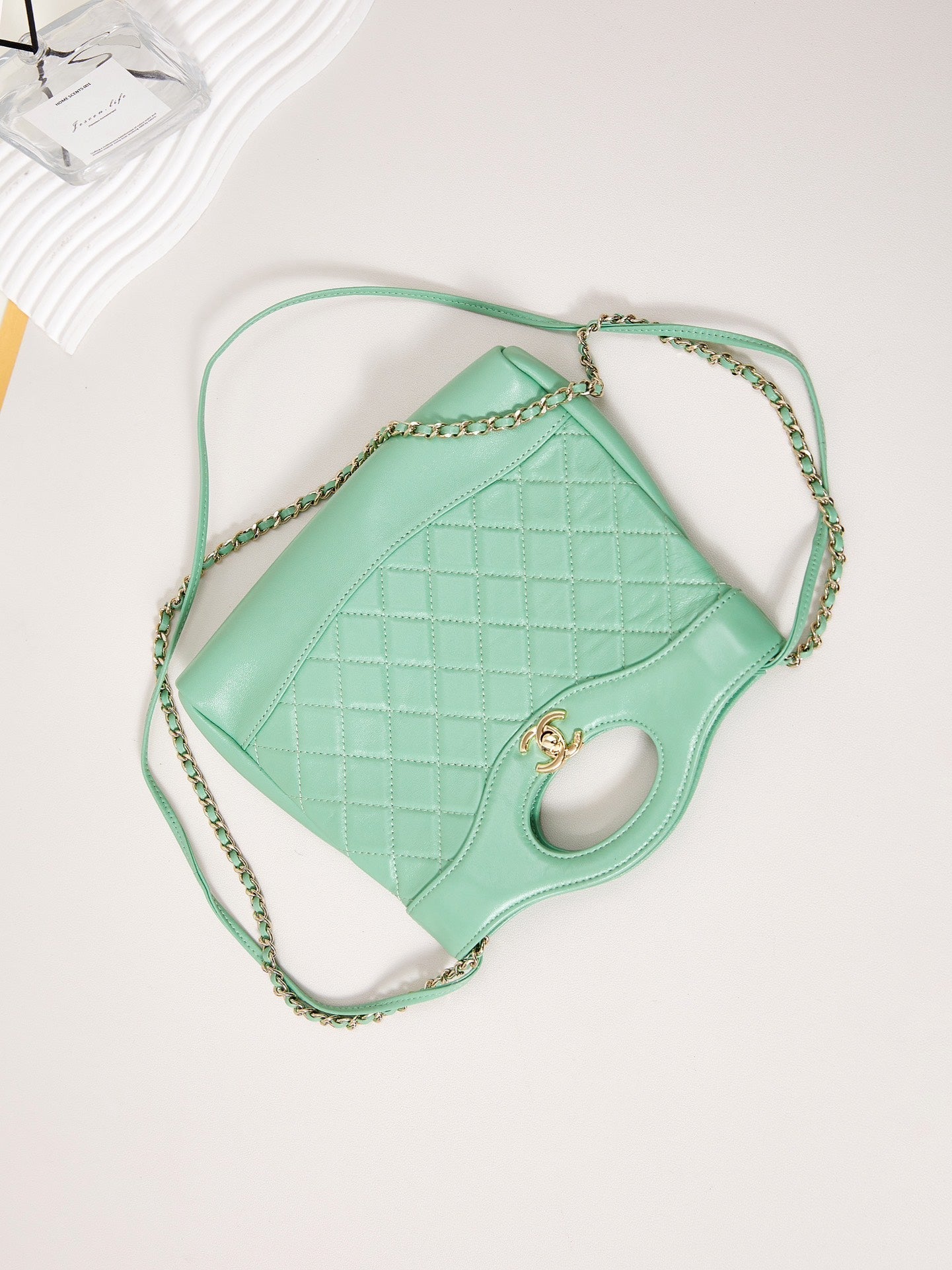 CC 24S31 MINI SAC CABAS 22 CM CUIR D'AGNEAU VERT CLAIR QUINCAILLERIE DORÉ