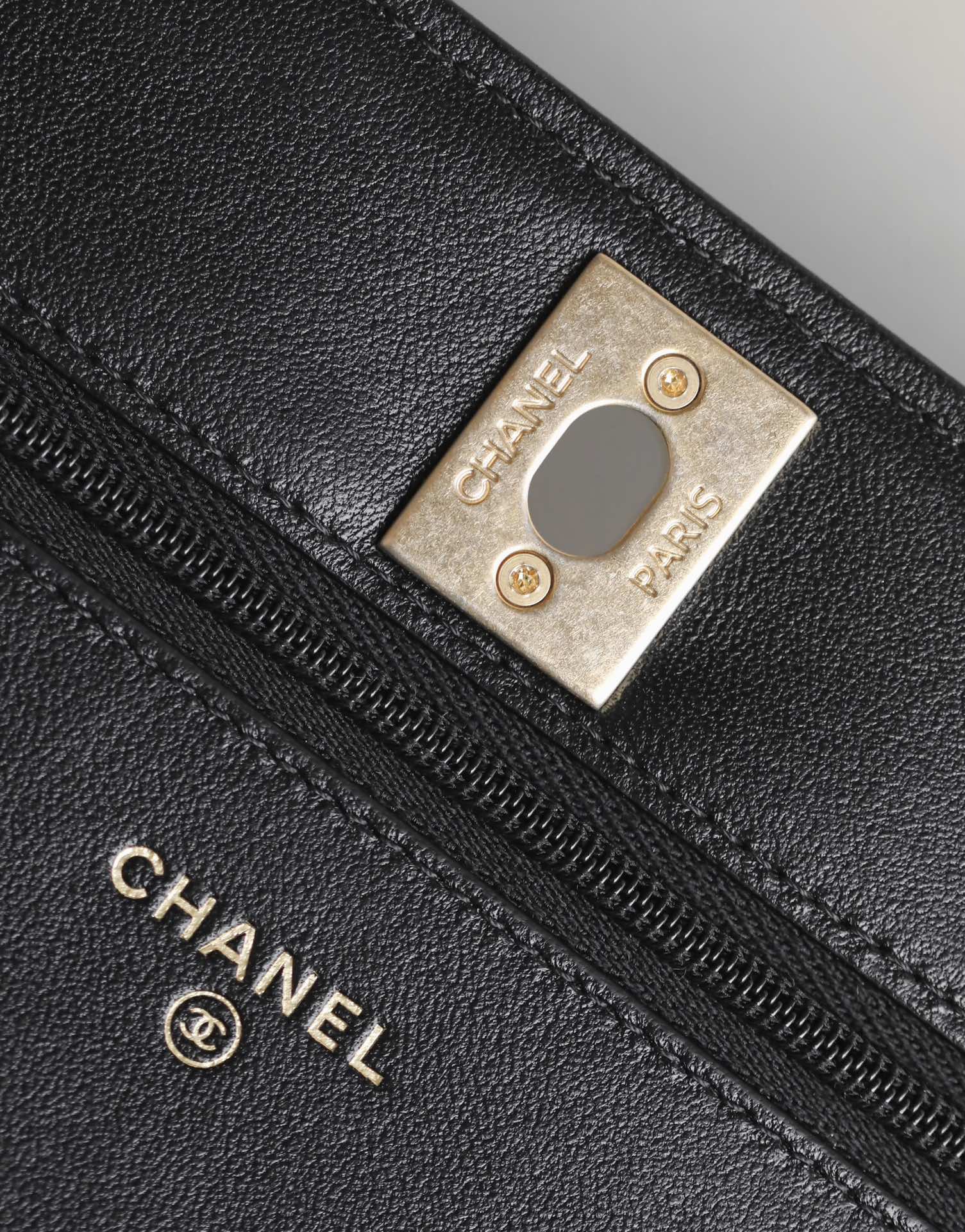 CC 24S WOC 19CM BLACK CALFSKIN PEARL BALL