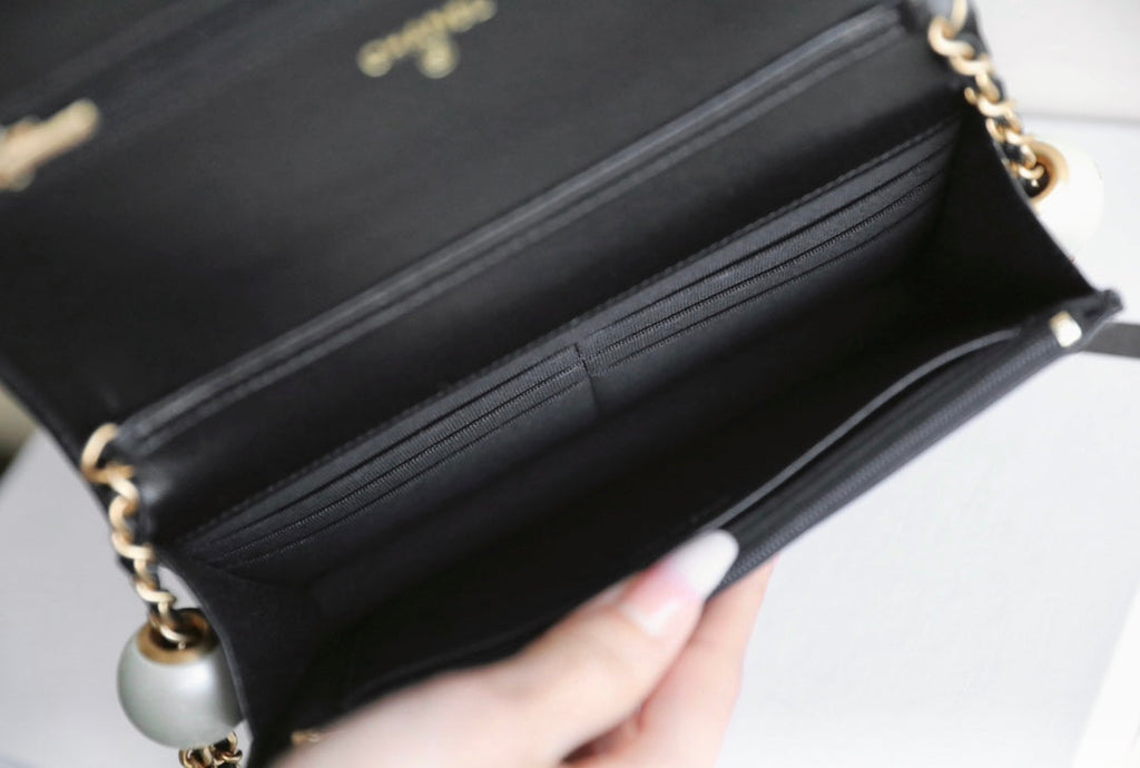 CC 24S WOC 19CM CUIR DE VEAU NOIR PEARL BALL 