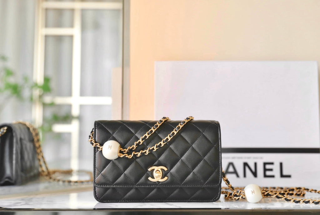CC 24S WOC 19CM CUIR DE VEAU NOIR PEARL BALL 