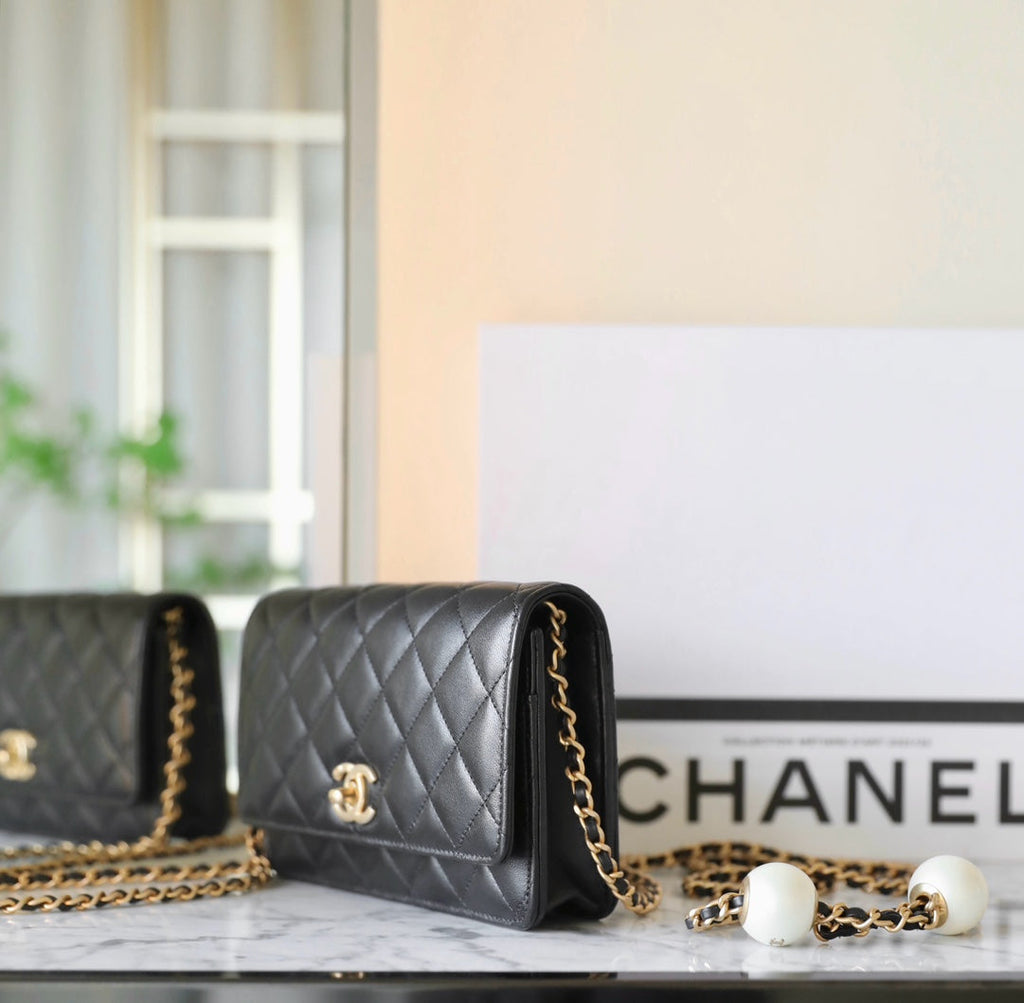 CC 24S WOC 19CM CUIR DE VEAU NOIR PEARL BALL 