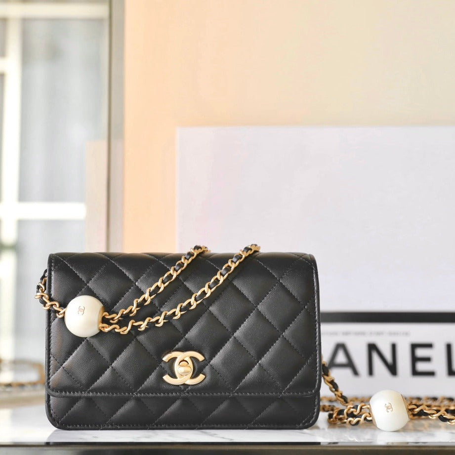 CC 24S WOC 19CM BLACK CALFSKIN PEARL BALL