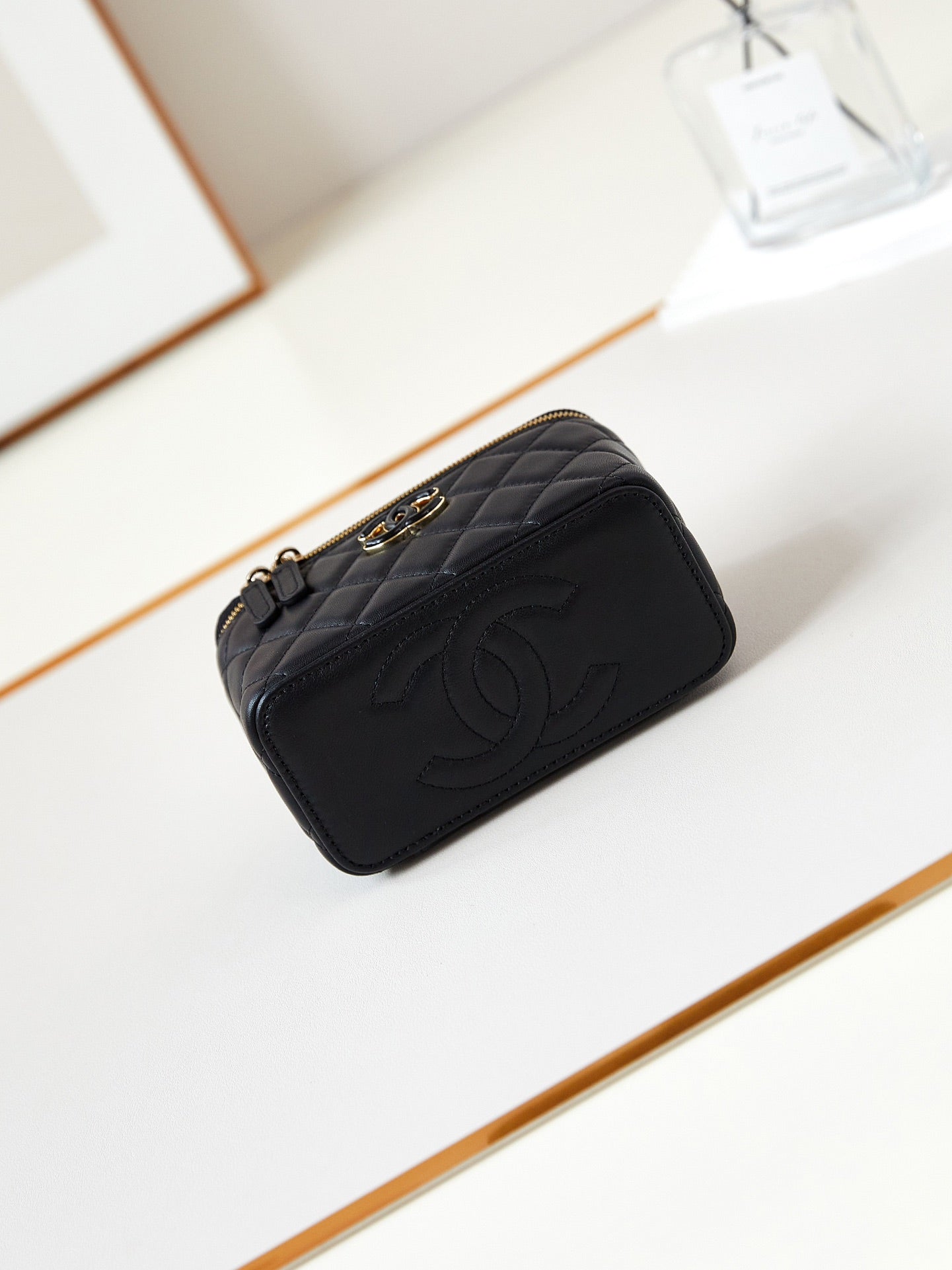 23P VANITY 17CM BLACK LAMBSKIN LIGHT GOLD HARDWARE