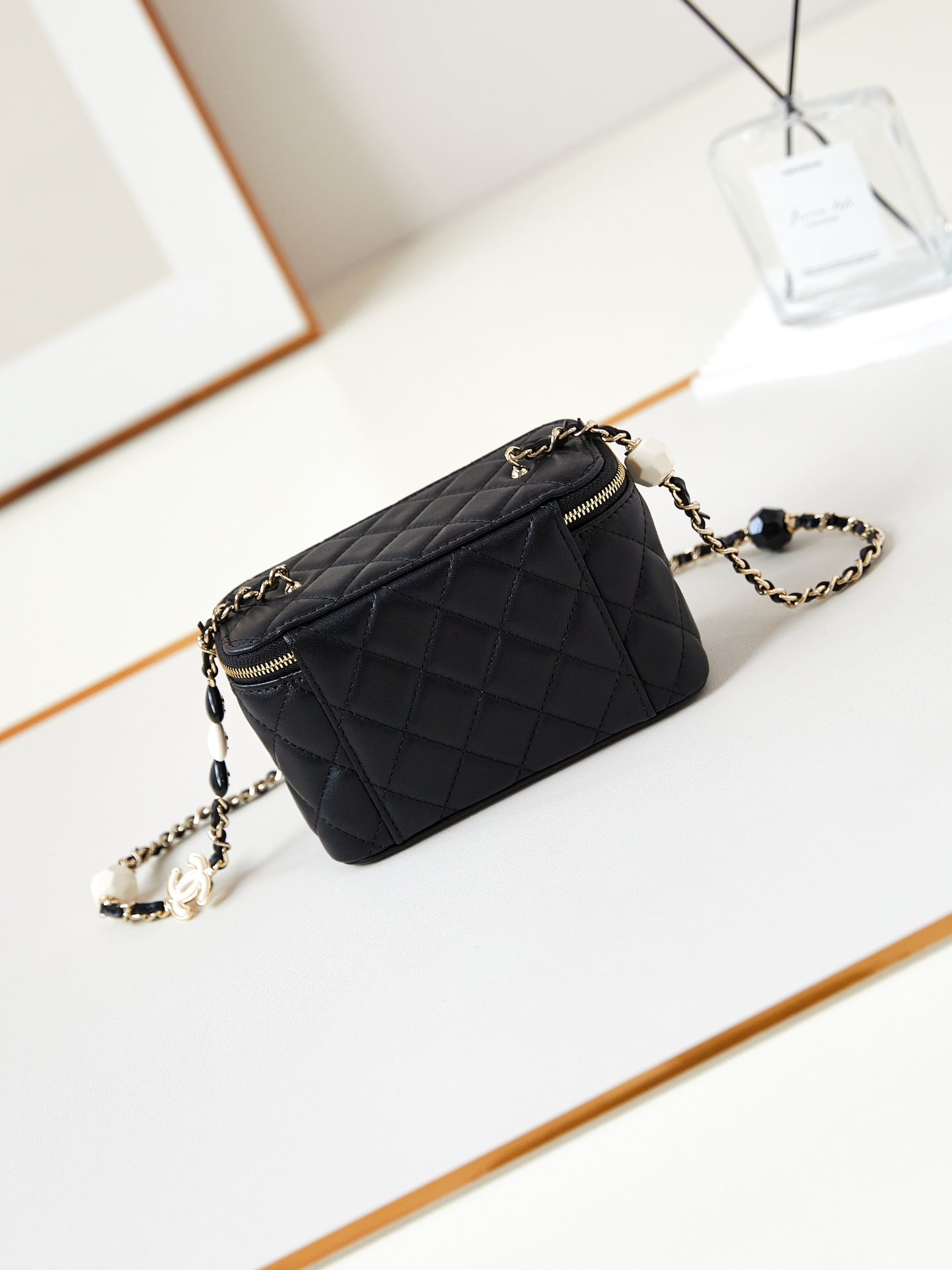 23P VANITY 17CM BLACK LAMBSKIN LIGHT GOLD HARDWARE