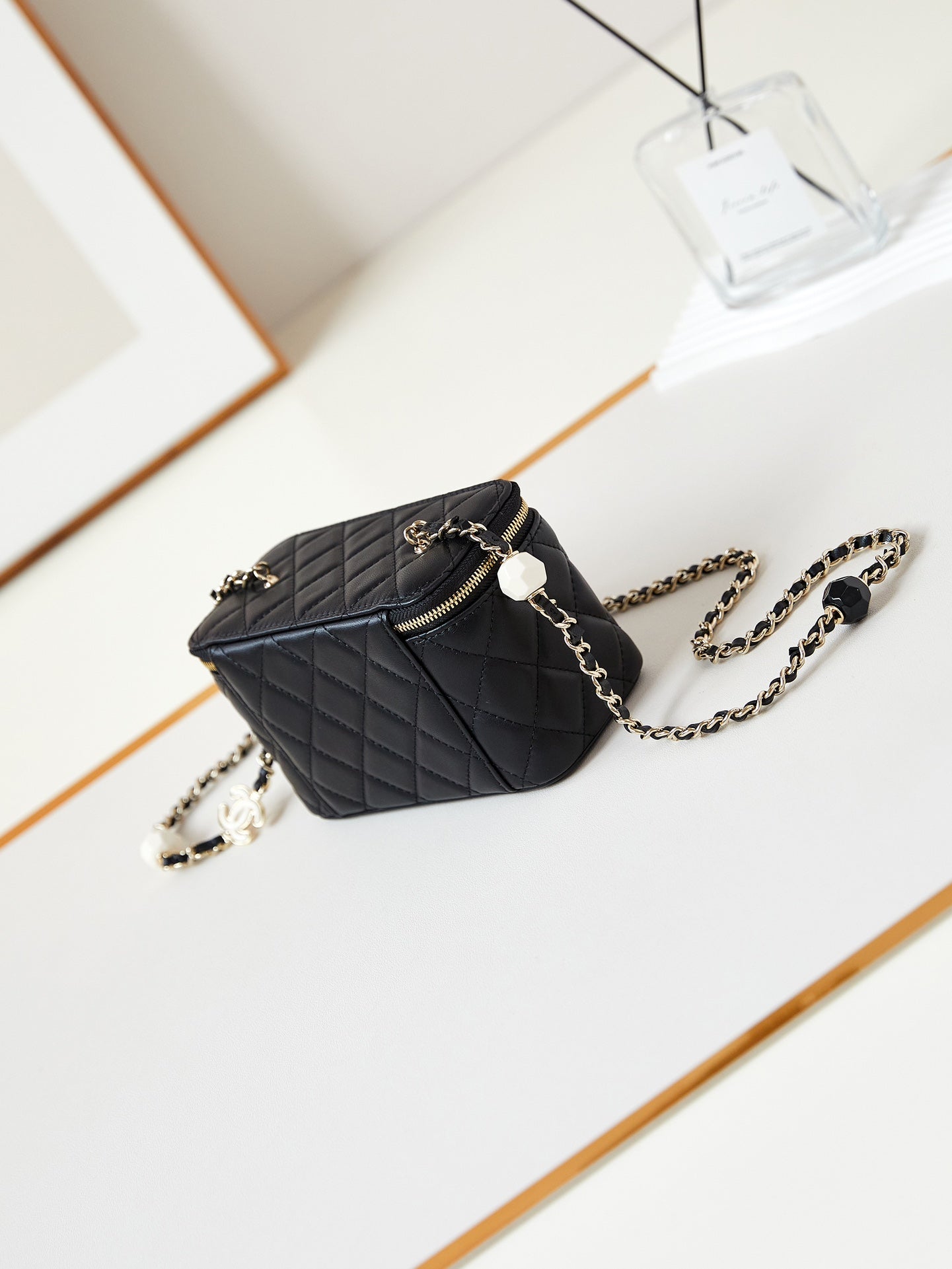 23P VANITY 17CM BLACK LAMBSKIN LIGHT GOLD HARDWARE