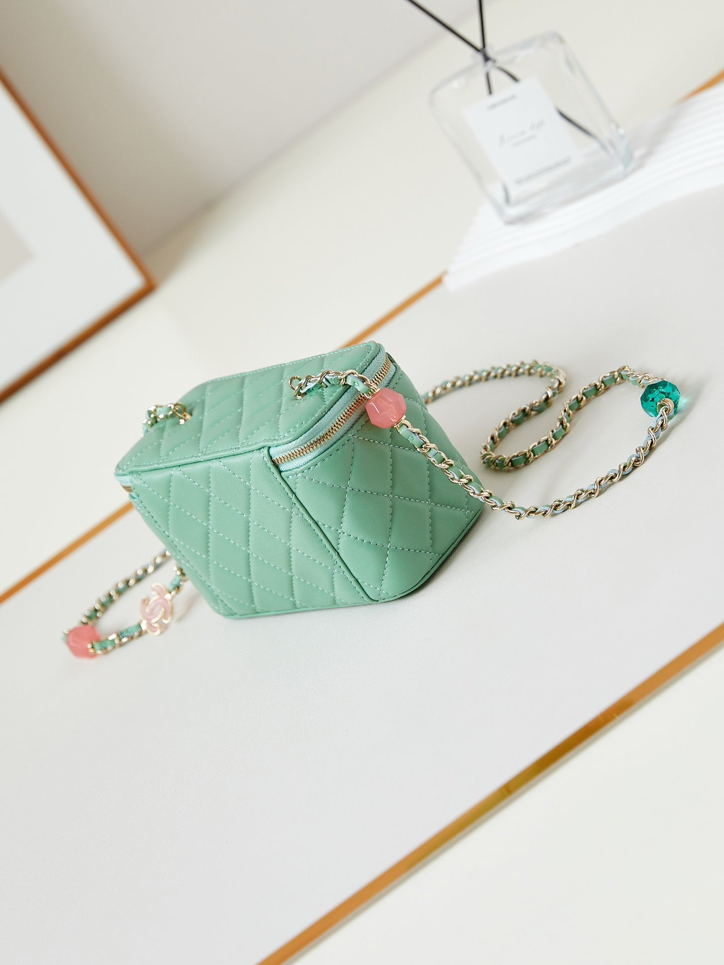 23P VANITY 17CM LIGHT GREEN LAMBSKIN LIGHT GOLD HARDWARE