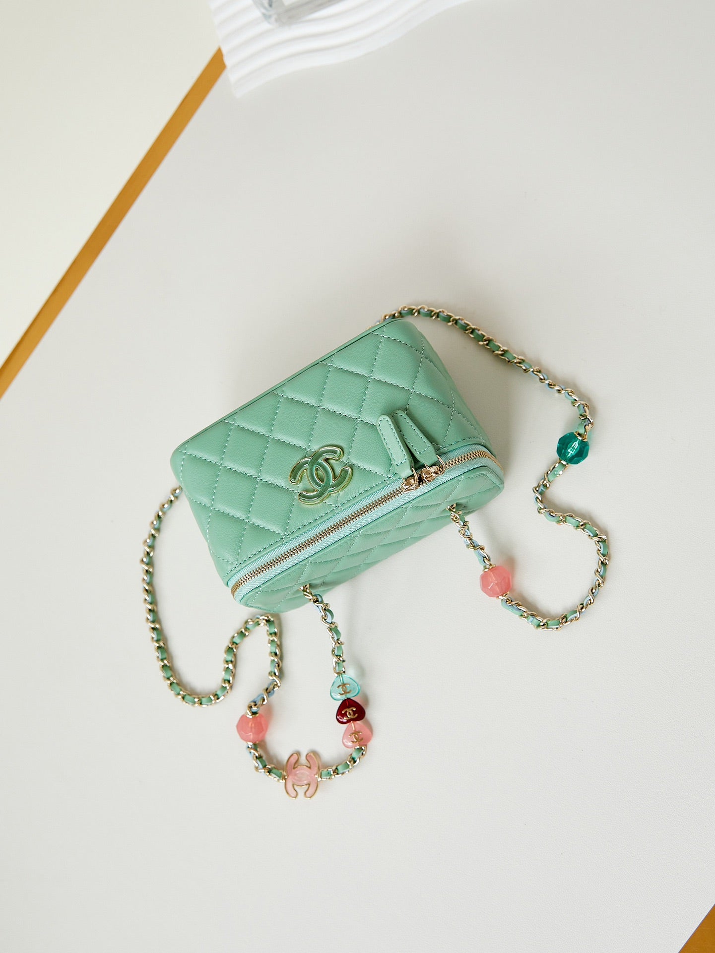 23P VANITY 17CM LIGHT GREEN LAMBSKIN LIGHT GOLD HARDWARE
