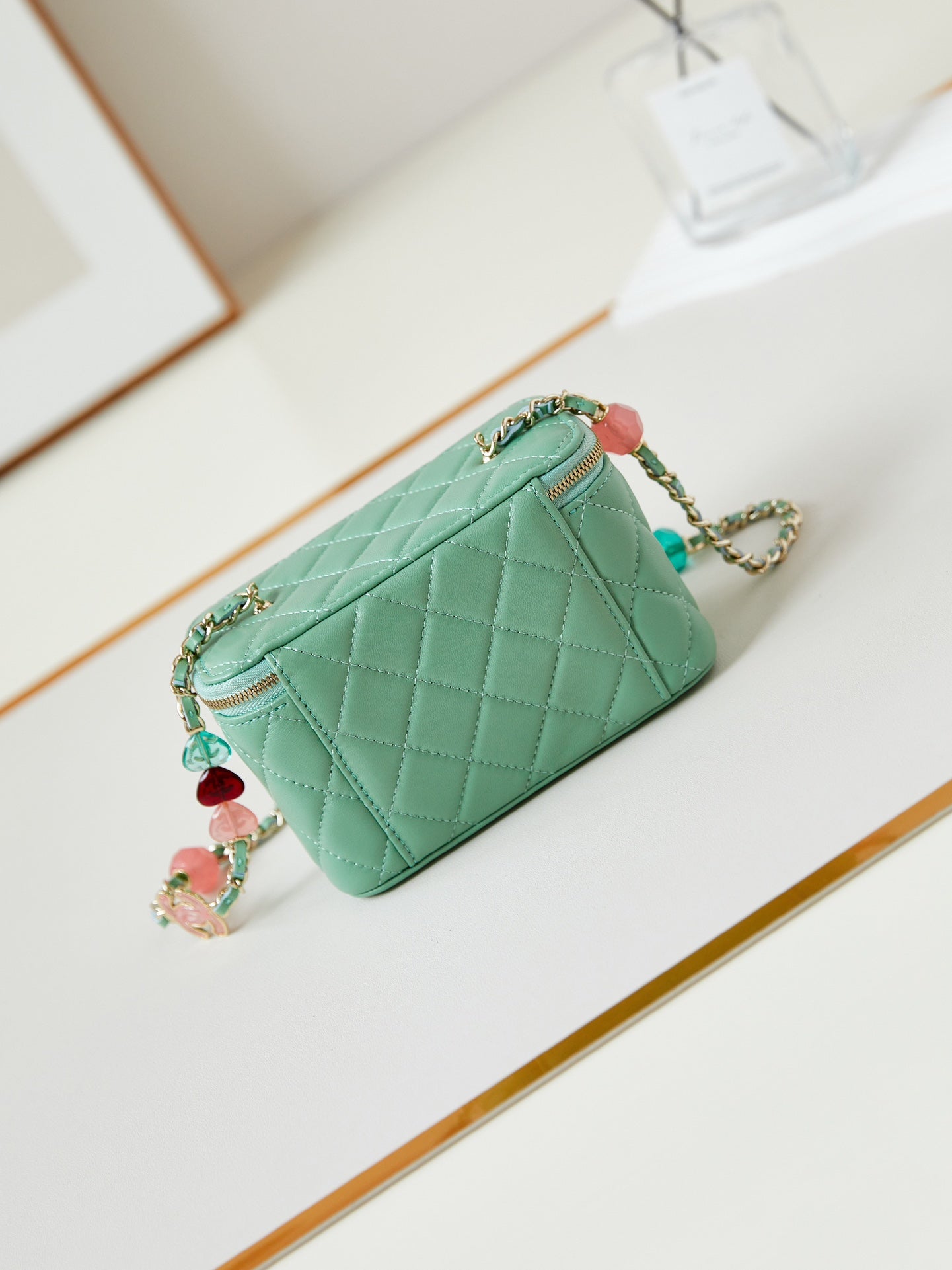 23P VANITY 17CM LIGHT GREEN LAMBSKIN LIGHT GOLD HARDWARE