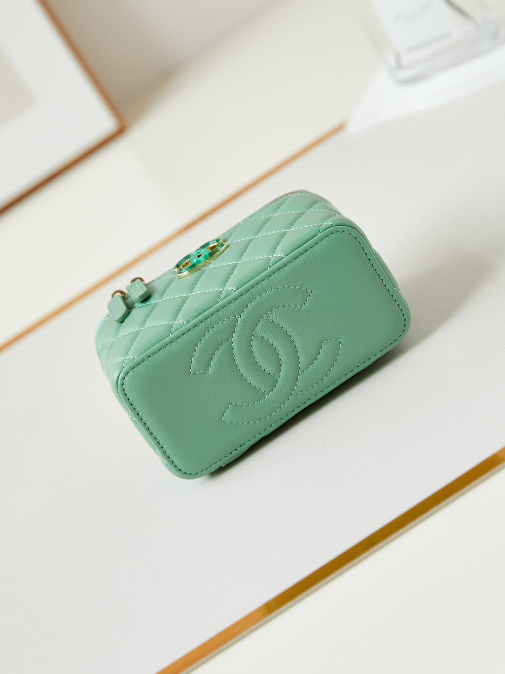 23P VANITY 17CM LIGHT GREEN LAMBSKIN LIGHT GOLD HARDWARE