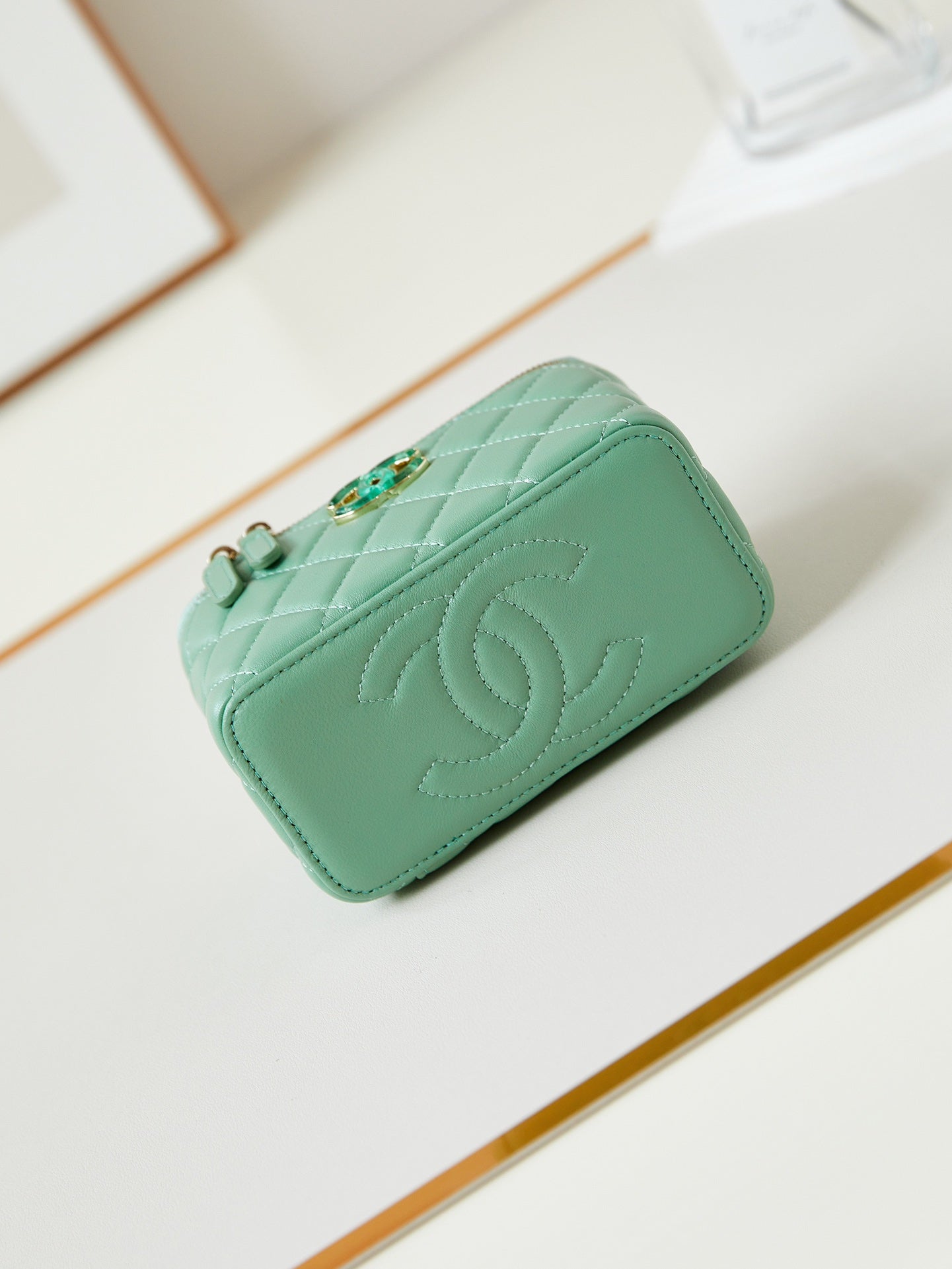 23P VANITY 17CM LIGHT GREEN LAMBSKIN LIGHT GOLD HARDWARE