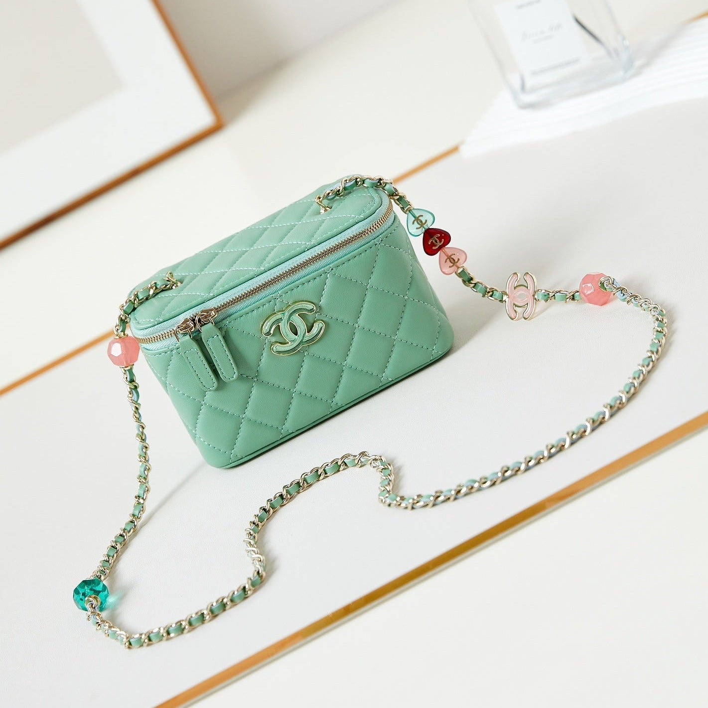 23P VANITY 17CM LIGHT GREEN LAMBSKIN LIGHT GOLD HARDWARE