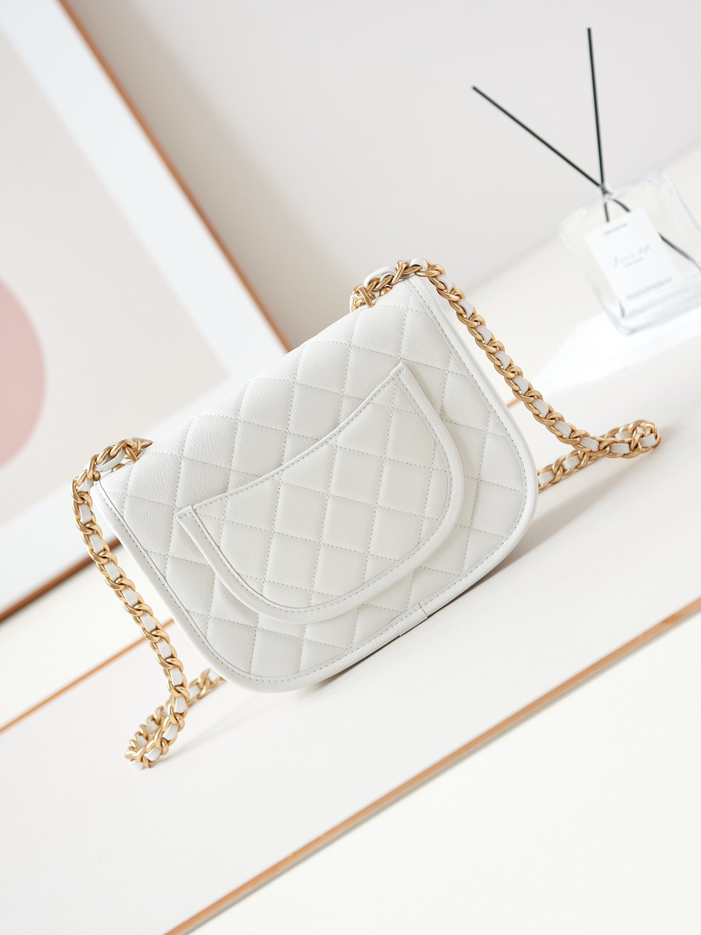 SAC MESSAGER 24S 23 CM CUIR DE VEAU BLANC QUINCAILLERIE DORÉE