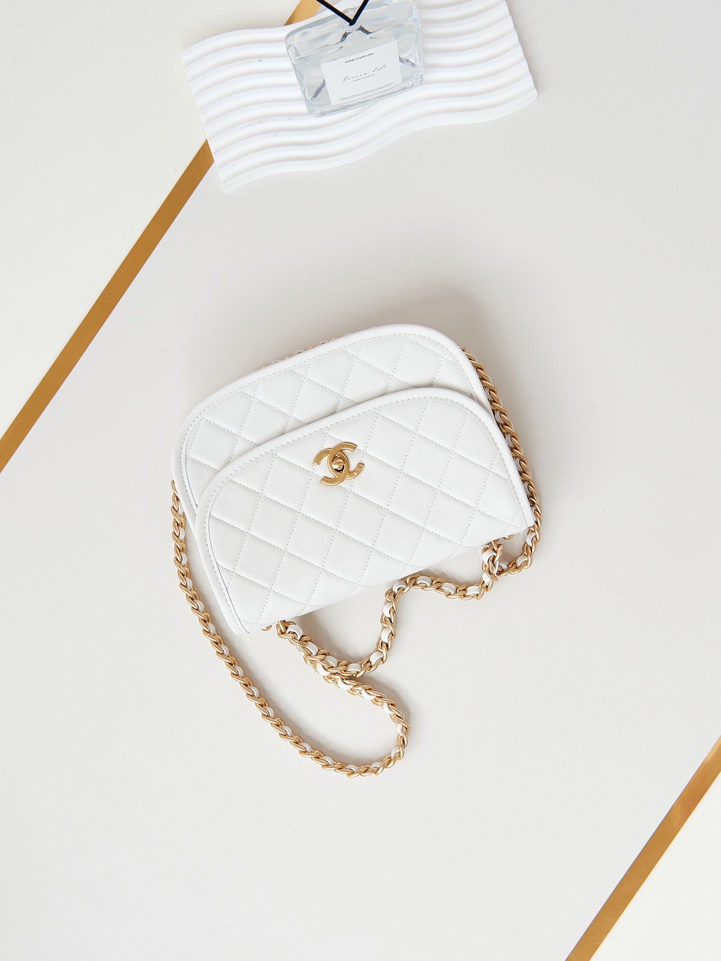 SAC MESSAGER 24S 23 CM CUIR DE VEAU BLANC QUINCAILLERIE DORÉE