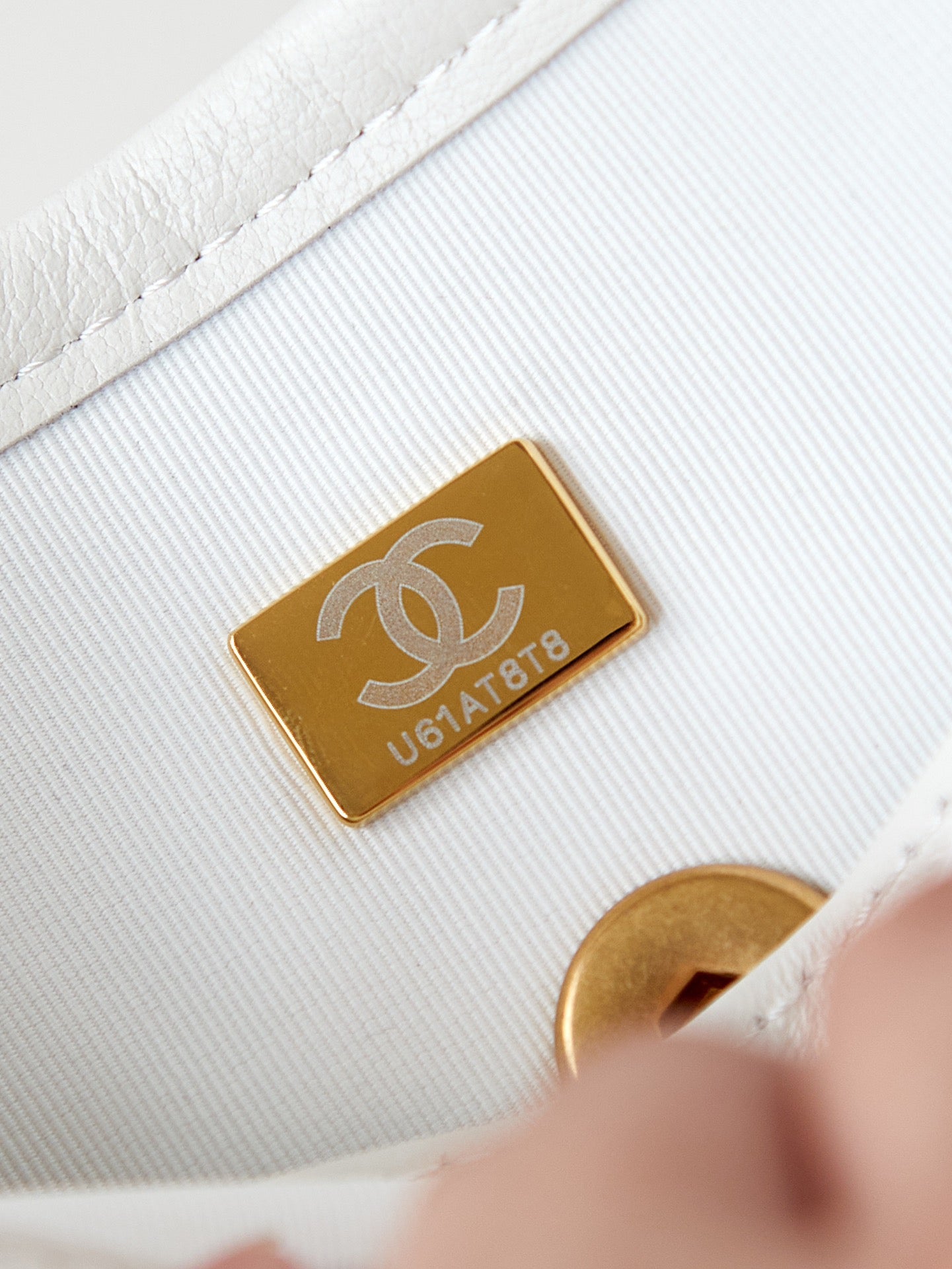SAC MESSAGER 24S 23 CM CUIR DE VEAU BLANC QUINCAILLERIE DORÉE
