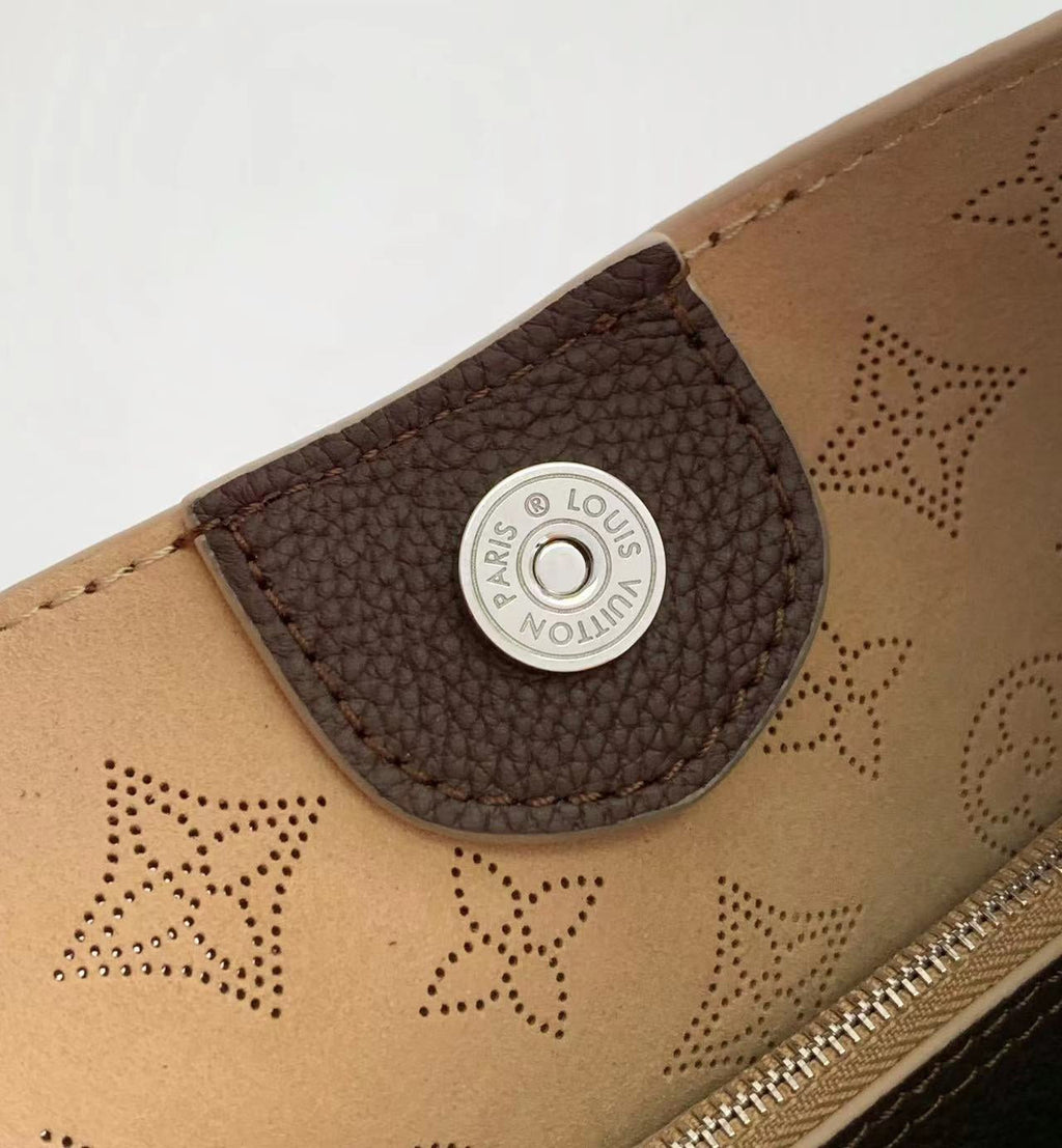 CARMEL 40 EN CUIR DE VEAU PERFORÉ MONOGRAMME ROYAL RUBY
