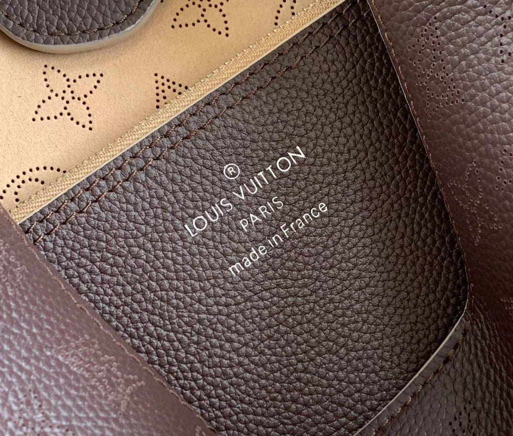 CARMEL 40 EN CUIR DE VEAU PERFORÉ MONOGRAMME ROYAL RUBY
