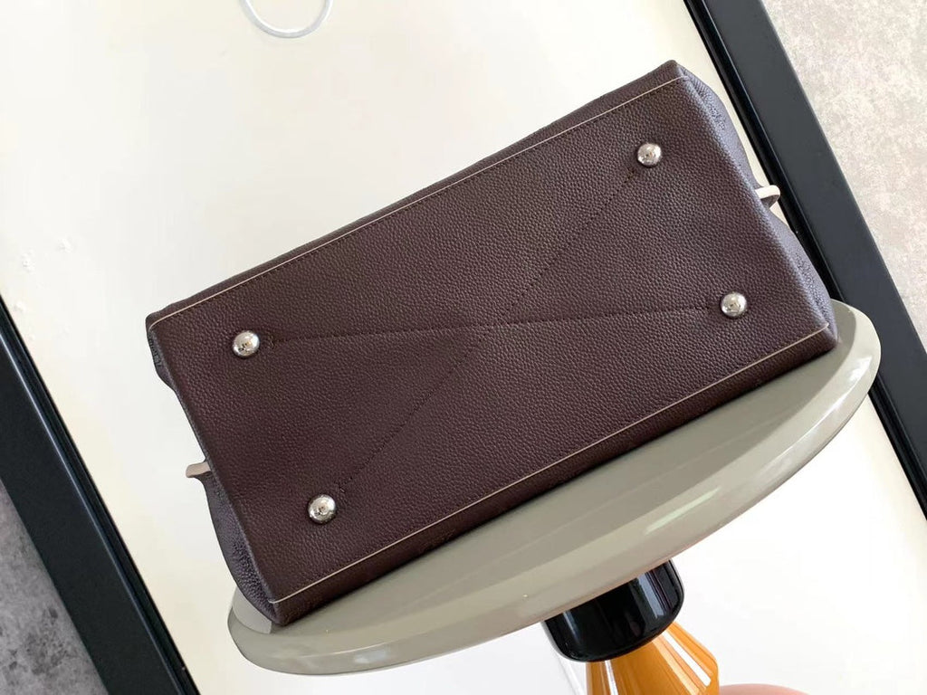 CARMEL 40 EN CUIR DE VEAU PERFORÉ MONOGRAMME ROYAL RUBY