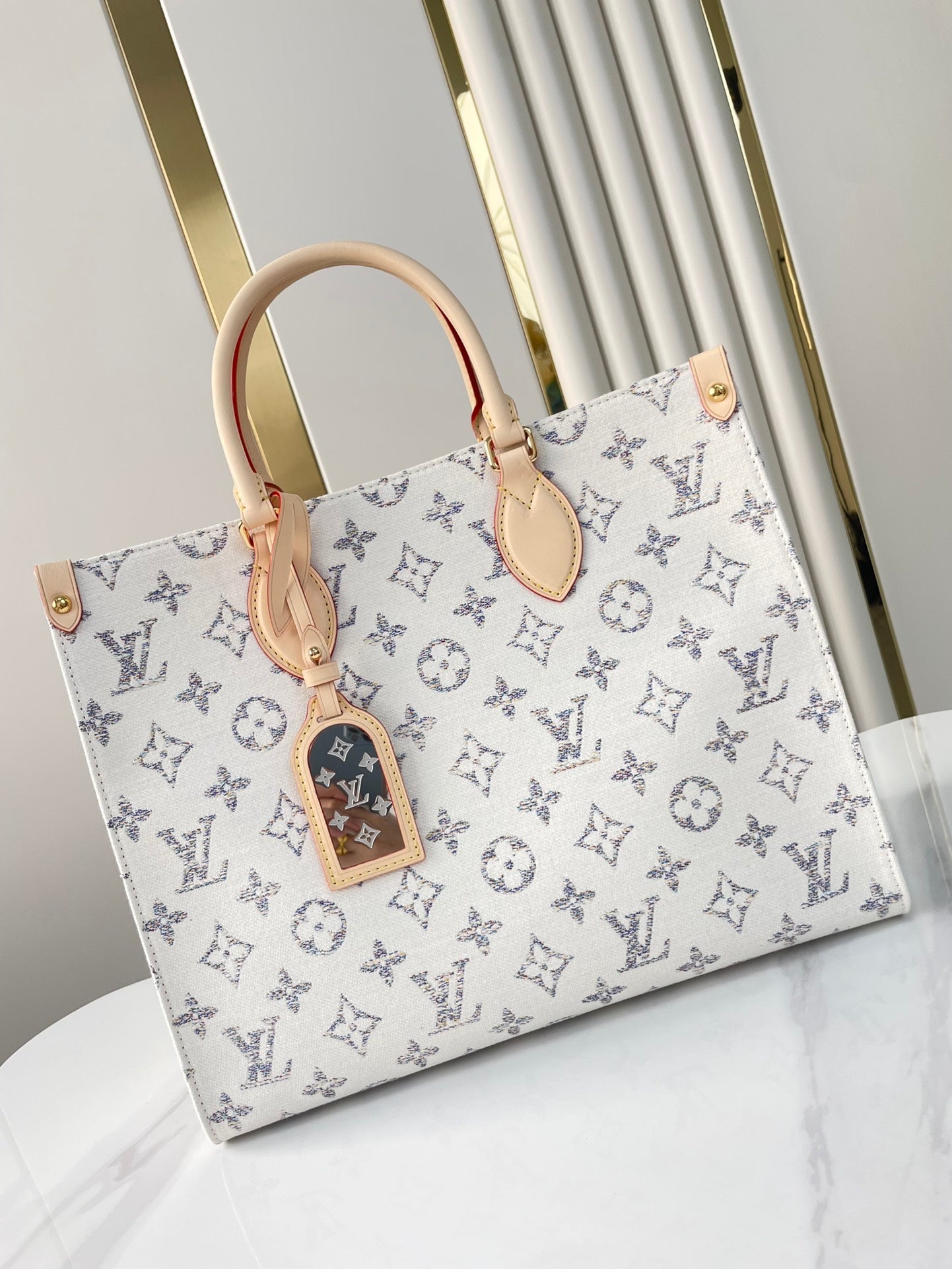 ONTHEGO MM 35 EN TISSU JACQUARD MONOGRAMME BLANC