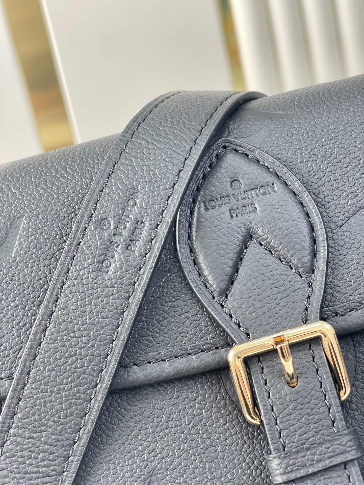 DIANE 23 EN CUIR EMPREINTE MONOGRAMME NOIR