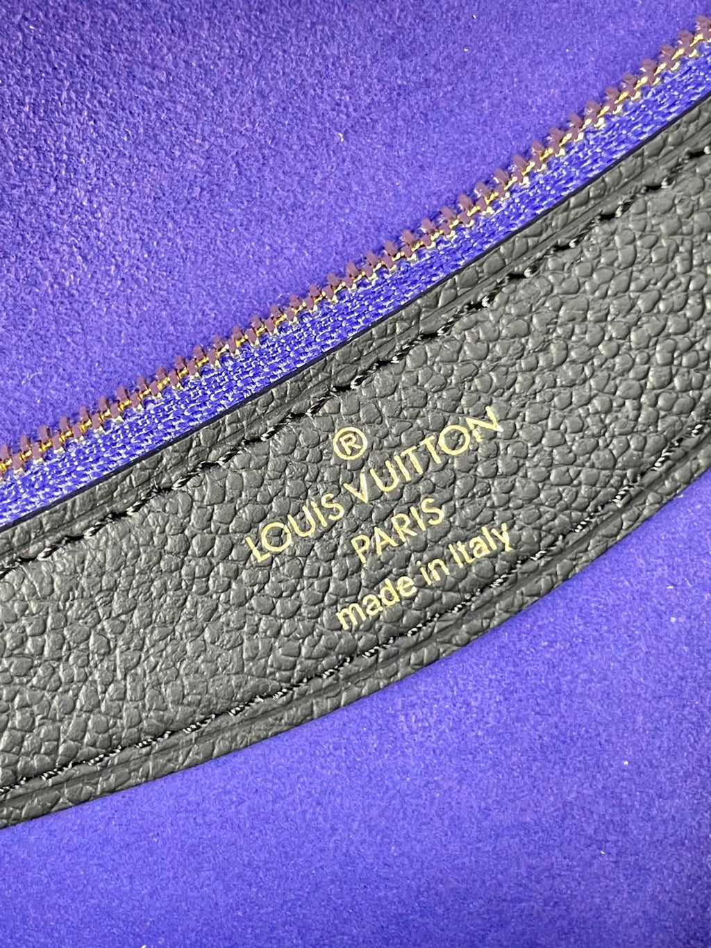DIANE 23 EN CUIR EMPREINTE MONOGRAMME NOIR