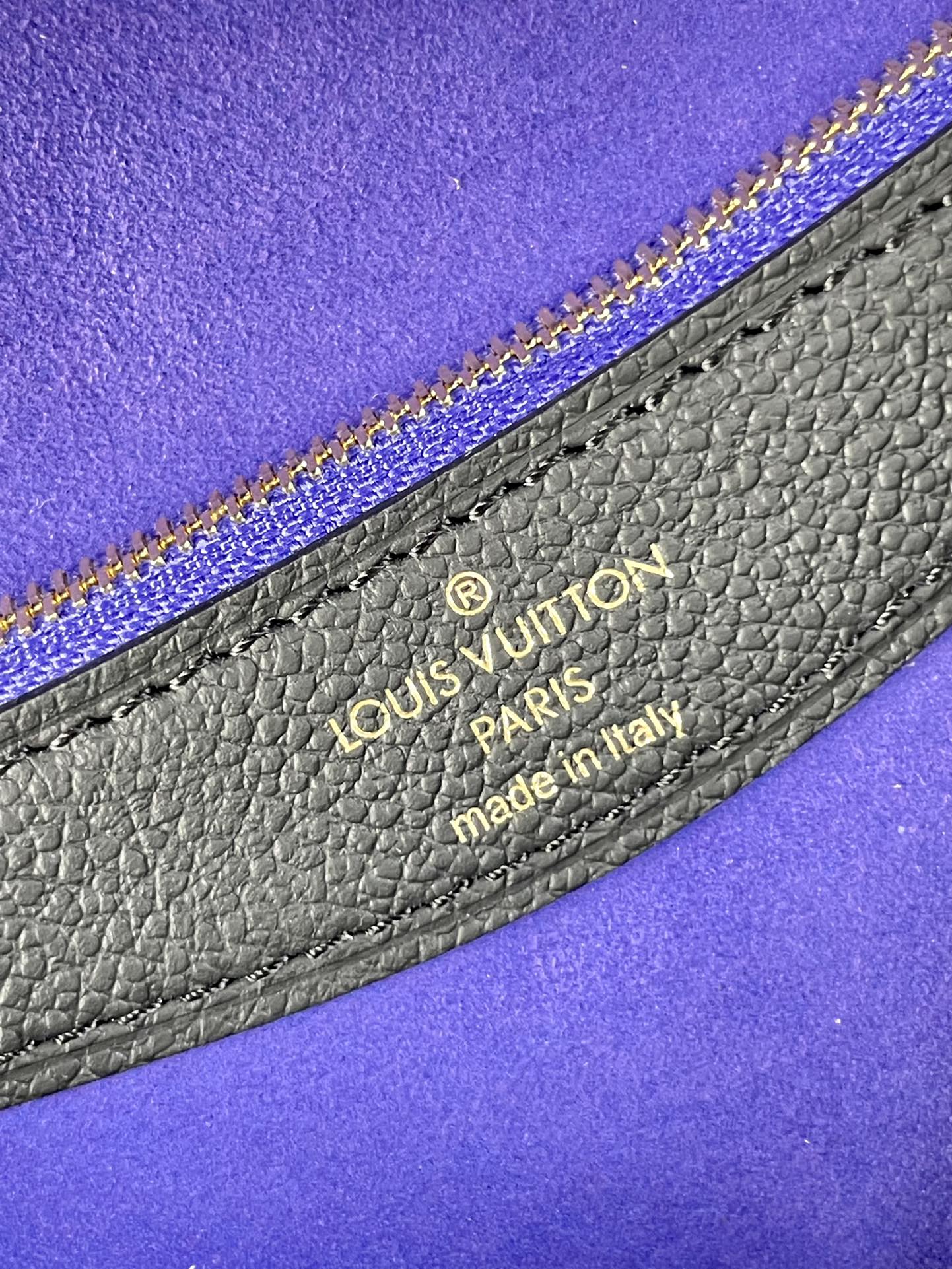 DIANE 23 EN CUIR EMPREINTE MONOGRAMME NOIR