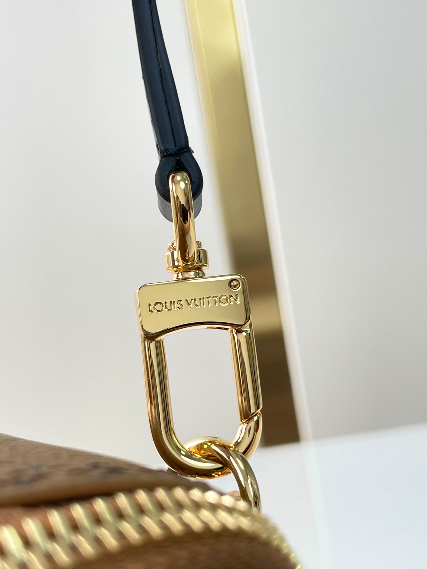 JUSTE AU CAS OÙ 14 EN TOILE INVERSÉE MONOGRAMME MARRON QUINCAILLERIE DORÉ