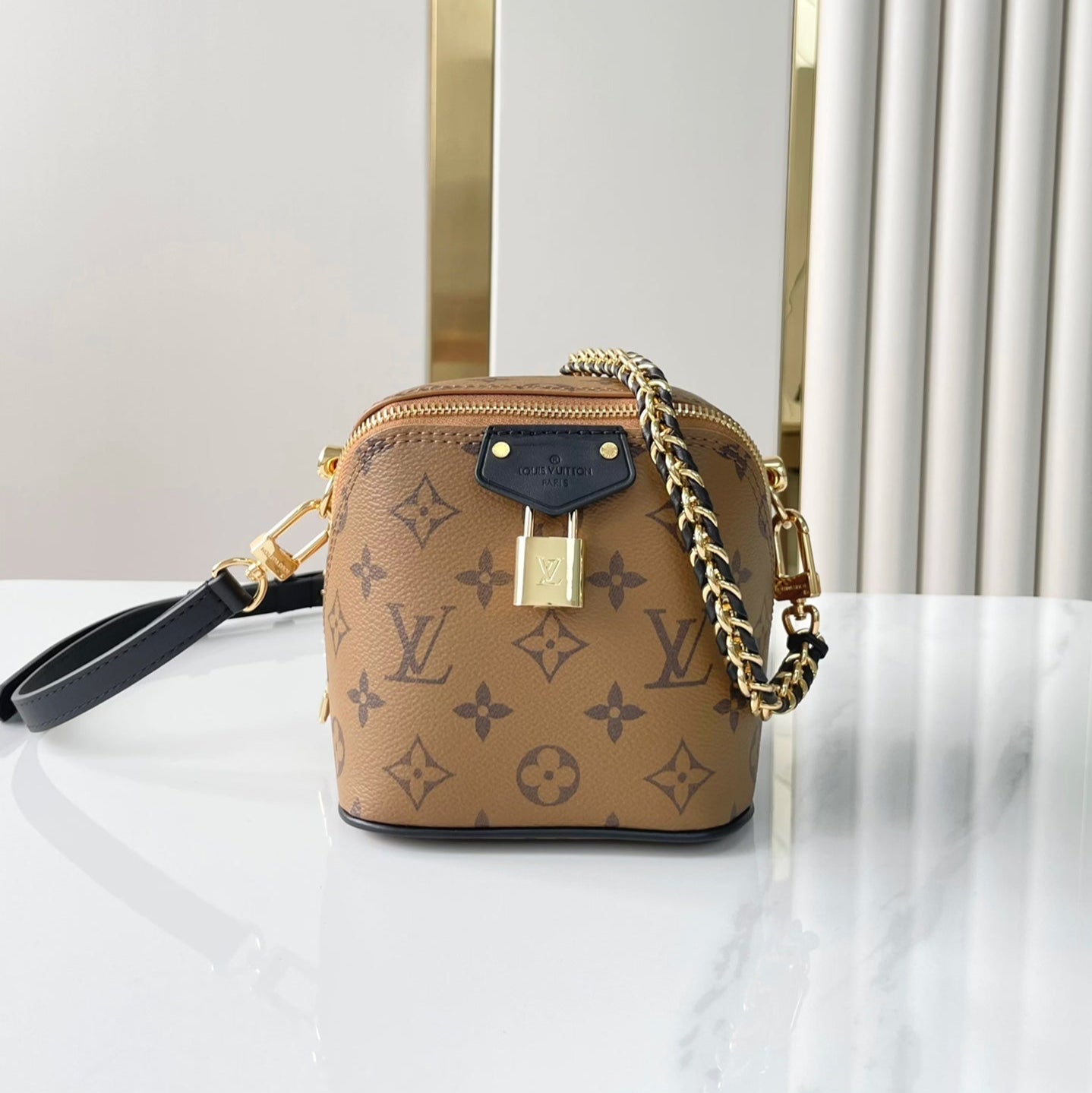 JUSTE AU CAS OÙ 14 EN TOILE INVERSÉE MONOGRAMME MARRON QUINCAILLERIE DORÉ