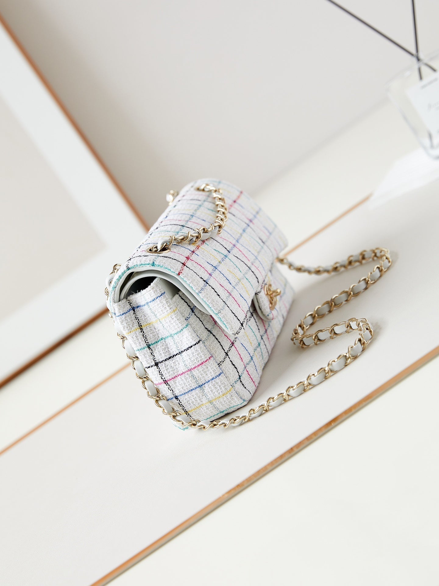 24P MEDIUM CLASSIC 25CM WHITE TWEED GOLD HARDWARE