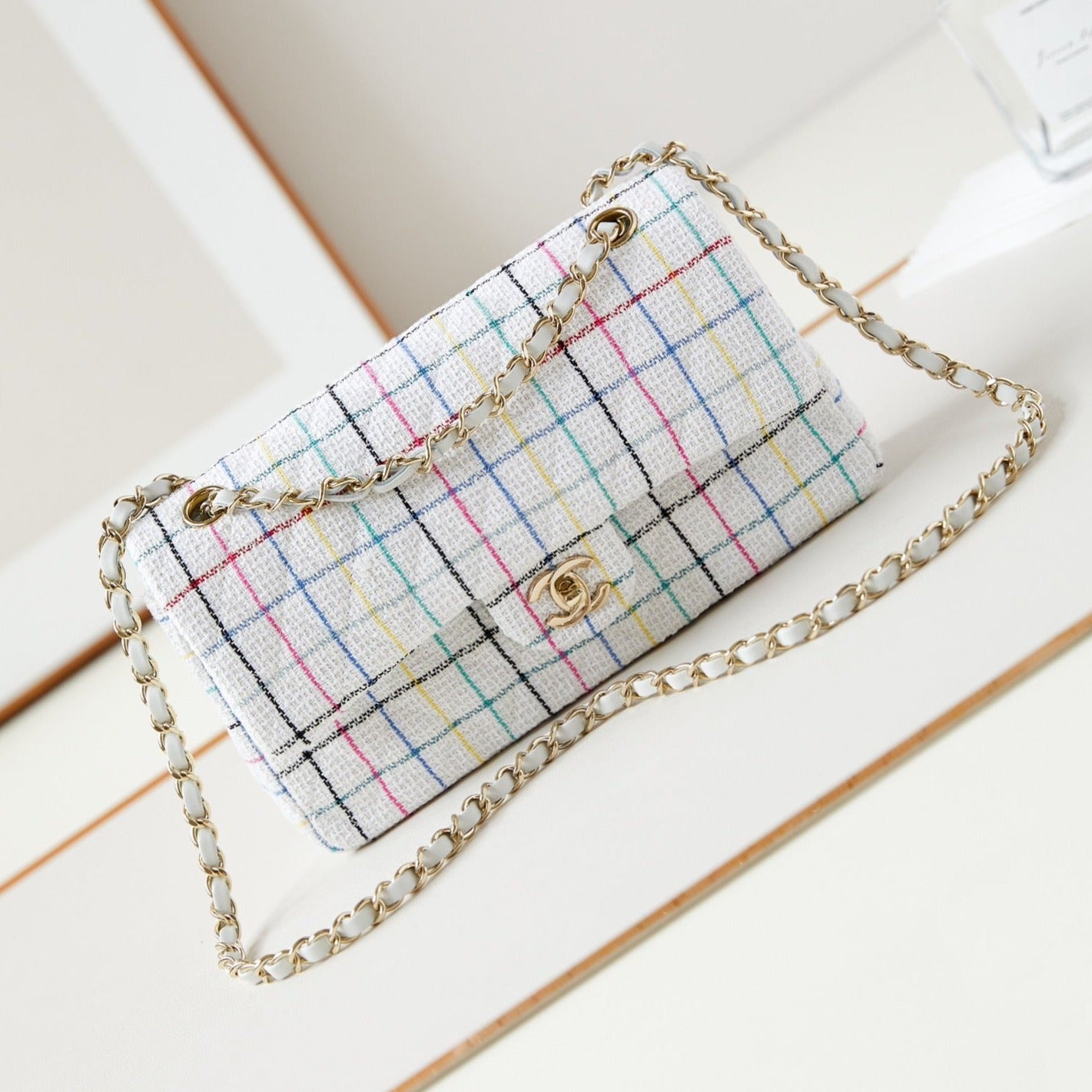 24P MEDIUM CLASSIC 25CM WHITE TWEED GOLD HARDWARE