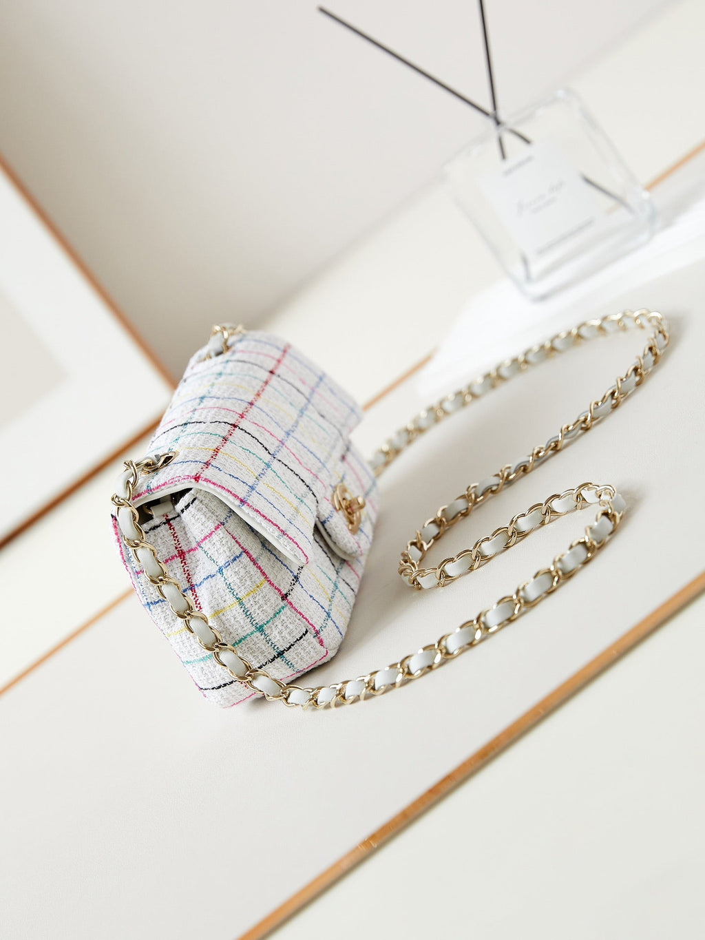 24P MINI CLASSIC 20CM WHITE TWEED GOLD HARDWARE