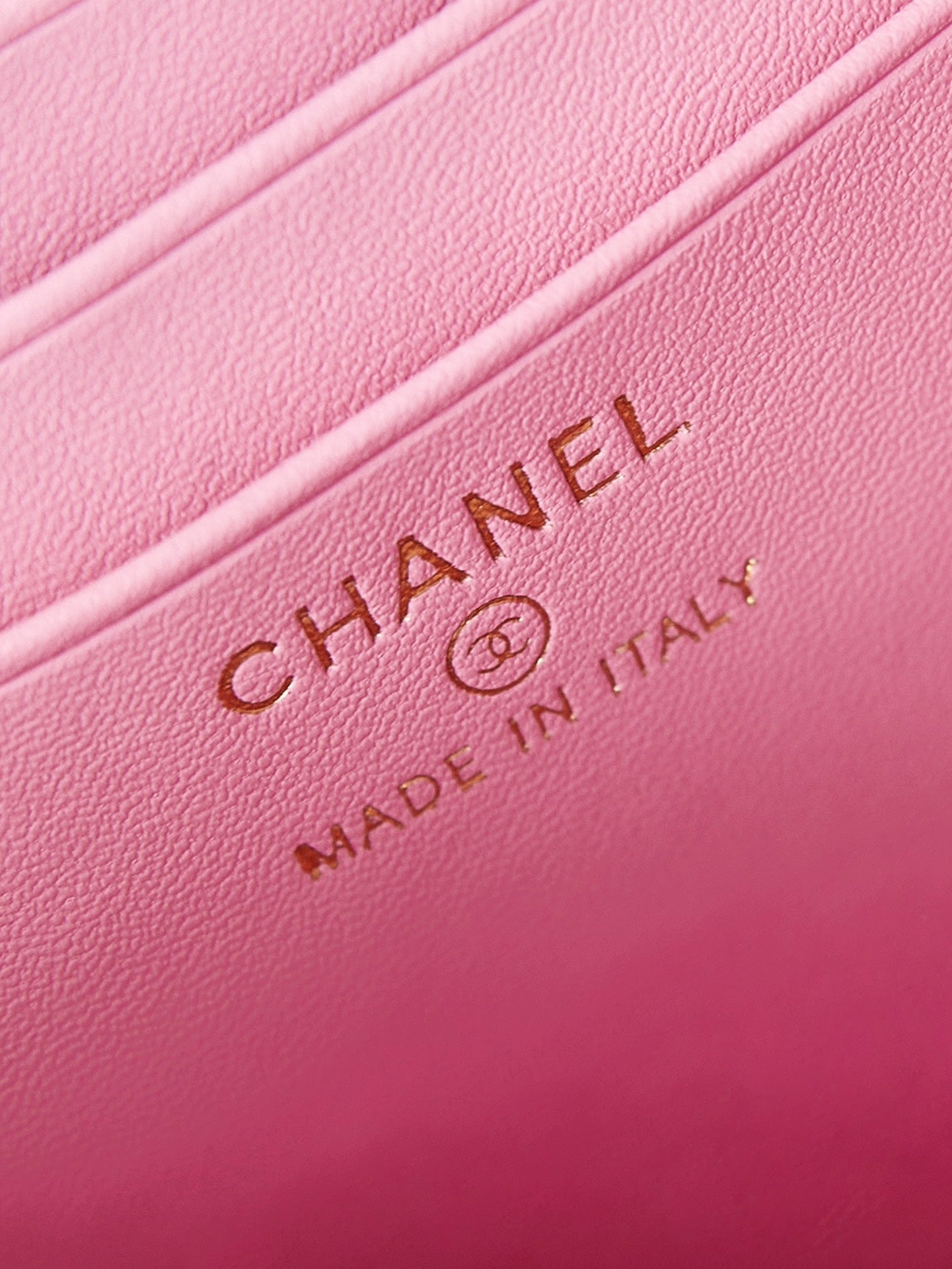 24A VANITY 17CM PINK LAMBSKIN GOLD HARDWARE