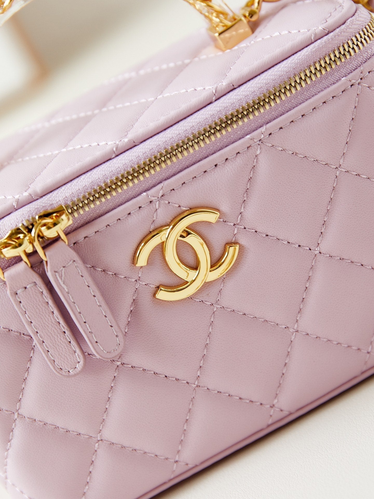 24A VANITY 17CM LIGHT VIOLET LAMBSKIN GOLD HARDWARE