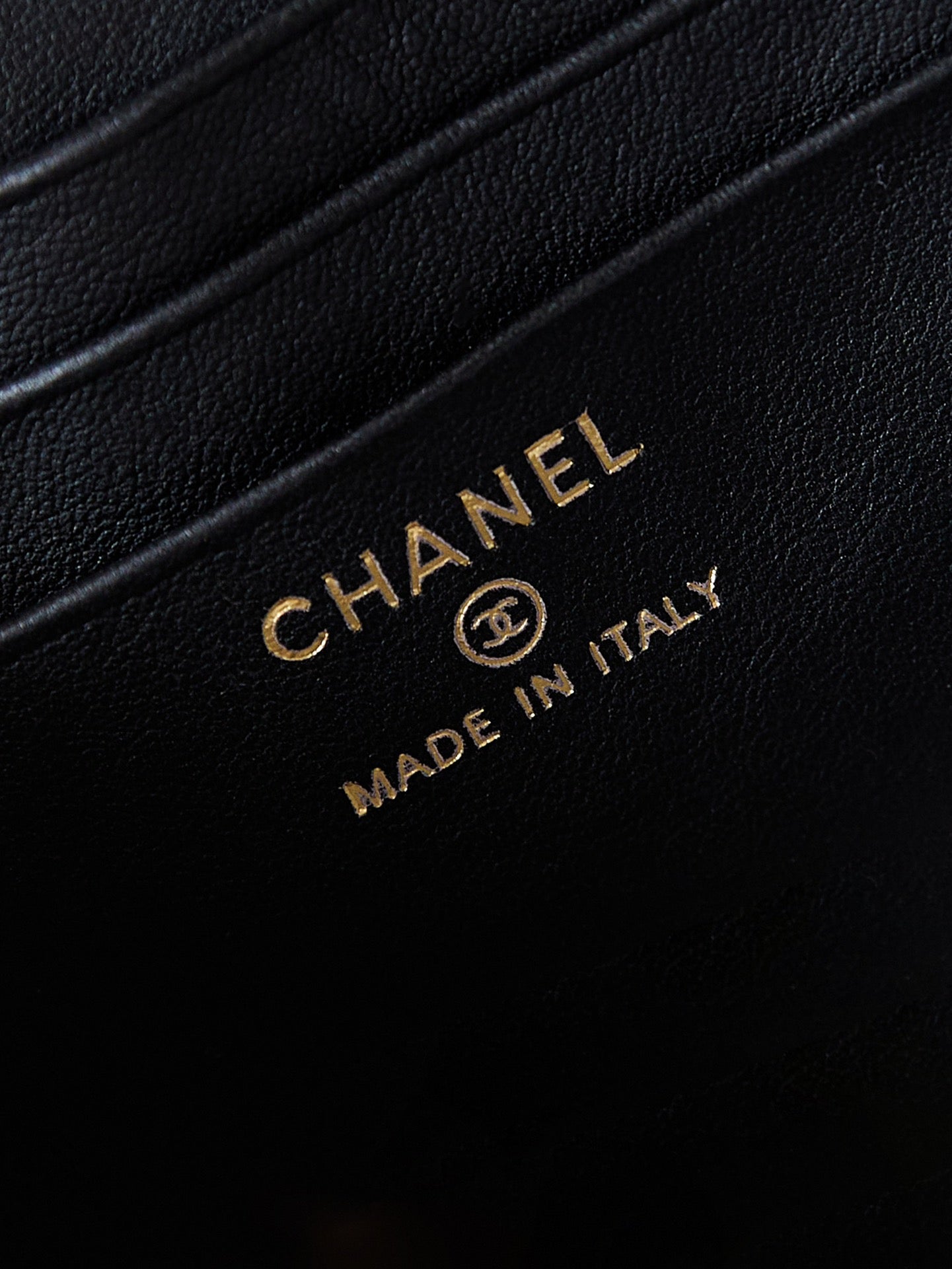 24A VANITY 17CM BLACK LAMBSKIN GOLD HARDWARE